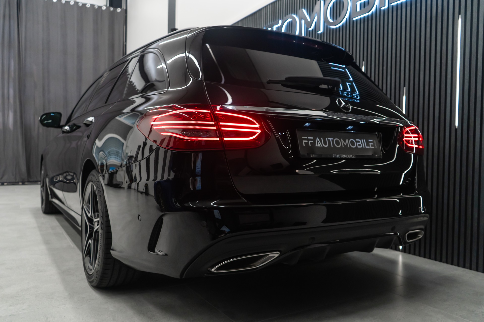 MERCEDES-BENZ C 200 Swiss Star AMG Line 4M 9G-Tronic-image-8