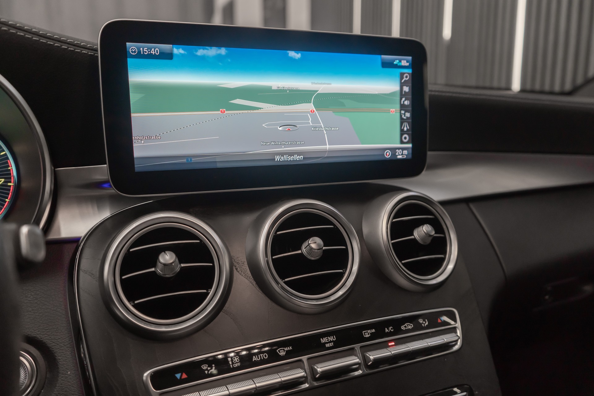 MERCEDES-BENZ C 200 Swiss Star AMG Line 4M 9G-Tronic-image-18