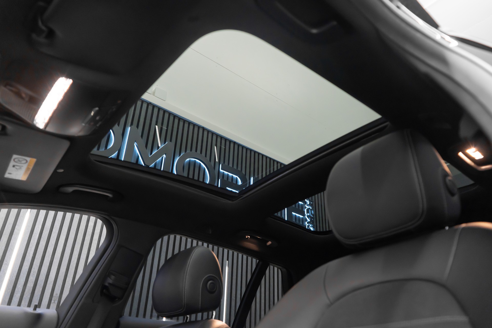 MERCEDES-BENZ C 200 Swiss Star AMG Line 4M 9G-Tronic-image-27