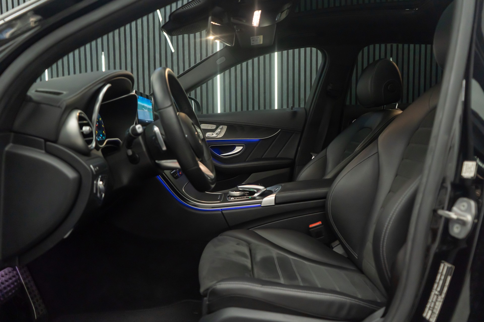 MERCEDES-BENZ C 200 Swiss Star AMG Line 4M 9G-Tronic-image-13