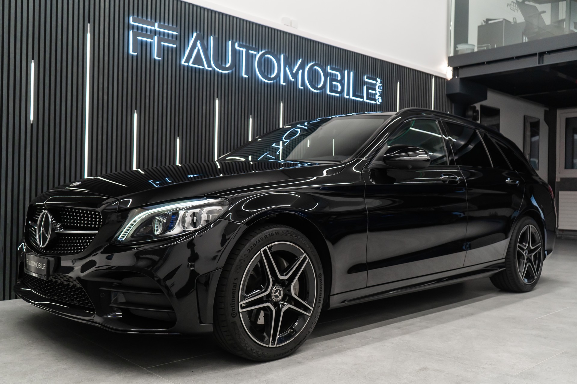 MERCEDES-BENZ C 200 Swiss Star AMG Line 4M 9G-Tronic-image-3
