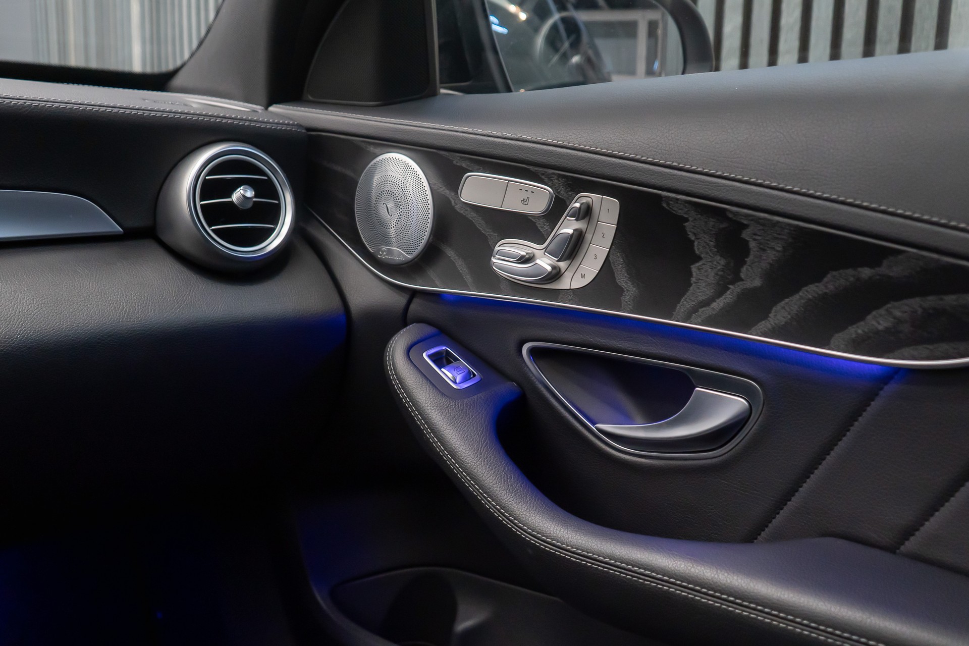 MERCEDES-BENZ C 200 Swiss Star AMG Line 4M 9G-Tronic-image-22