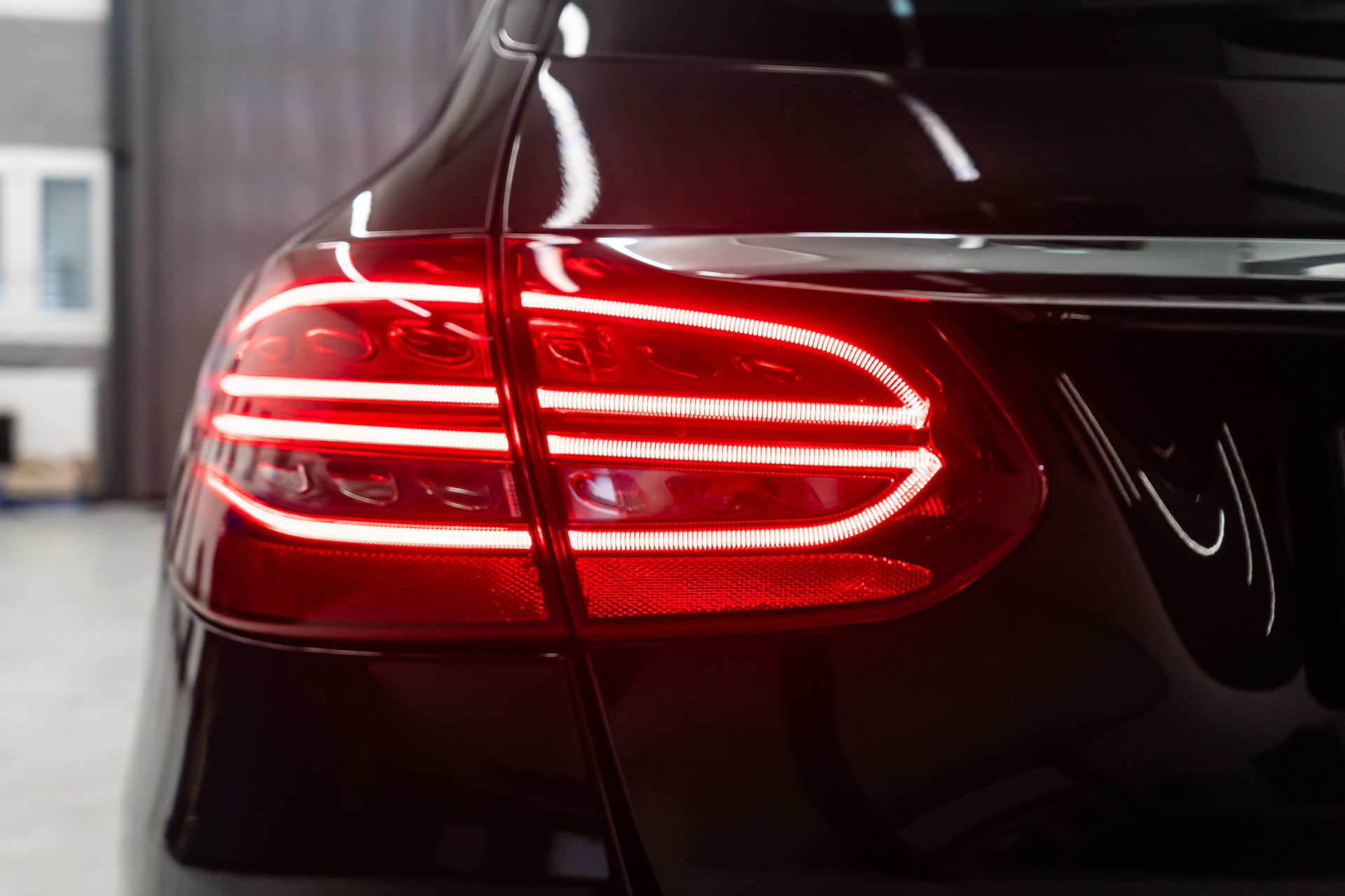 MERCEDES-BENZ C 200 Swiss Star AMG Line 4M 9G-Tronic-image-10