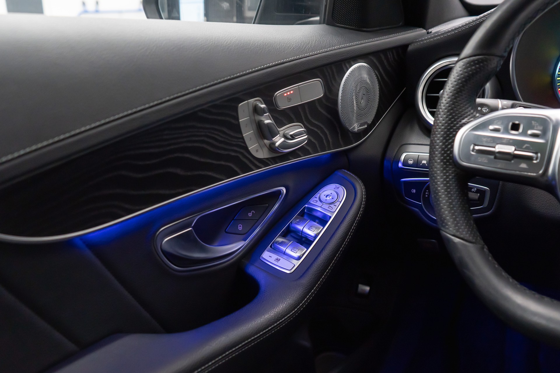 MERCEDES-BENZ C 200 Swiss Star AMG Line 4M 9G-Tronic-image-19