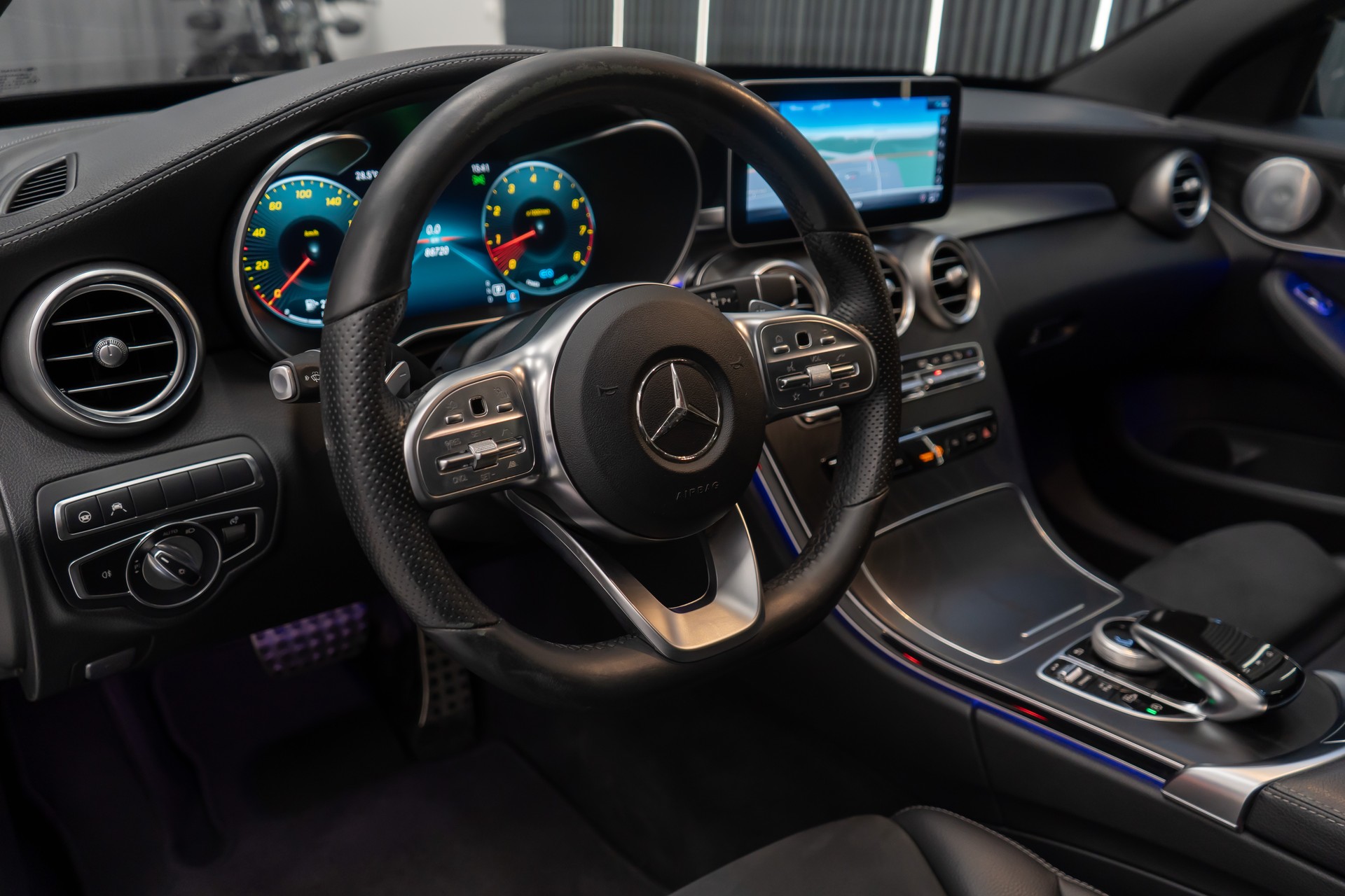 MERCEDES-BENZ C 200 Swiss Star AMG Line 4M 9G-Tronic-image-14
