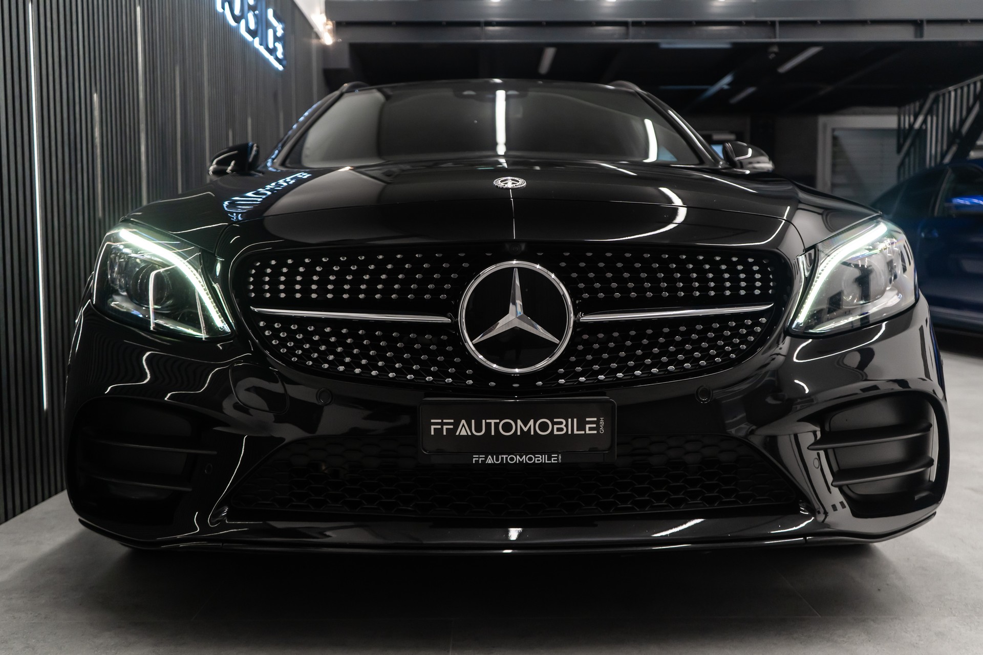 MERCEDES-BENZ C 200 Swiss Star AMG Line 4M 9G-Tronic-image-5