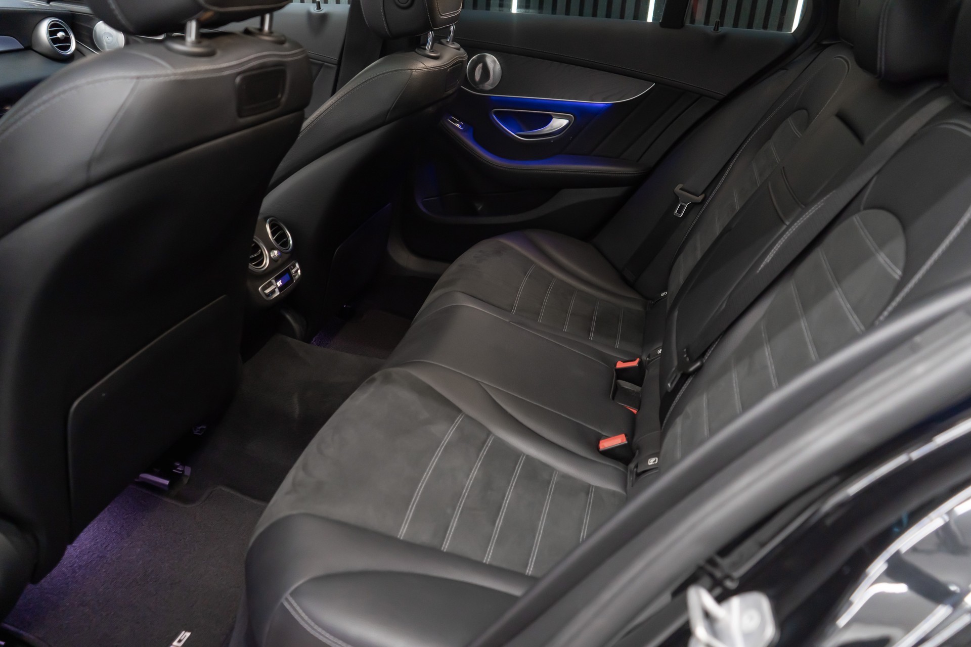 MERCEDES-BENZ C 200 Swiss Star AMG Line 4M 9G-Tronic-image-24