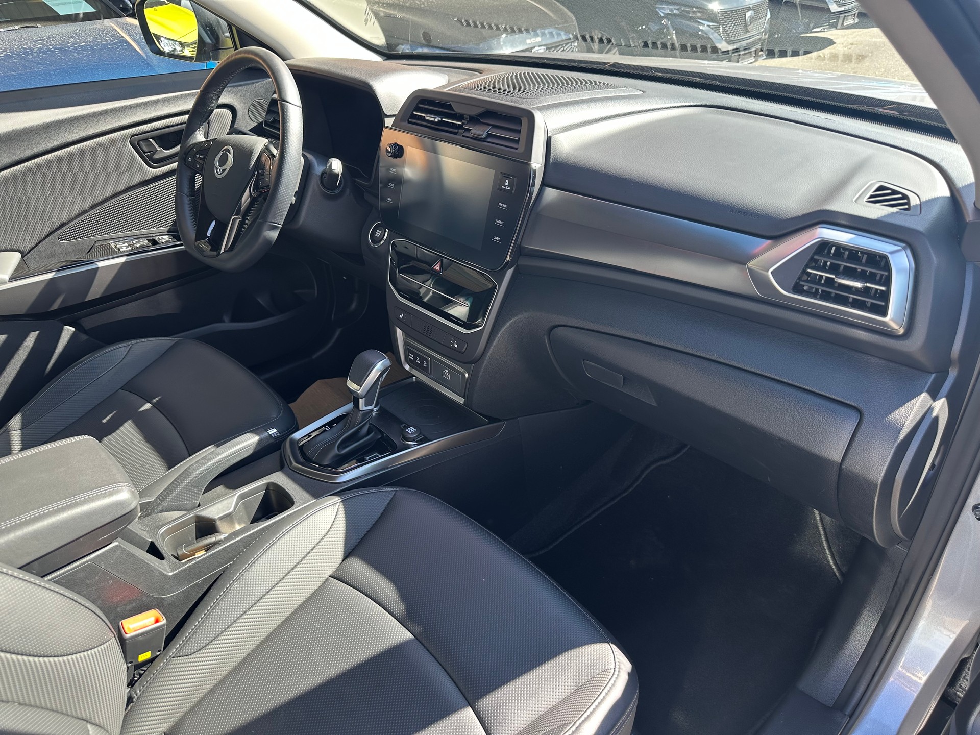 KGM-SsangYong Tivoli 1.5 T GDI Titanium 4WD Automat-image-3