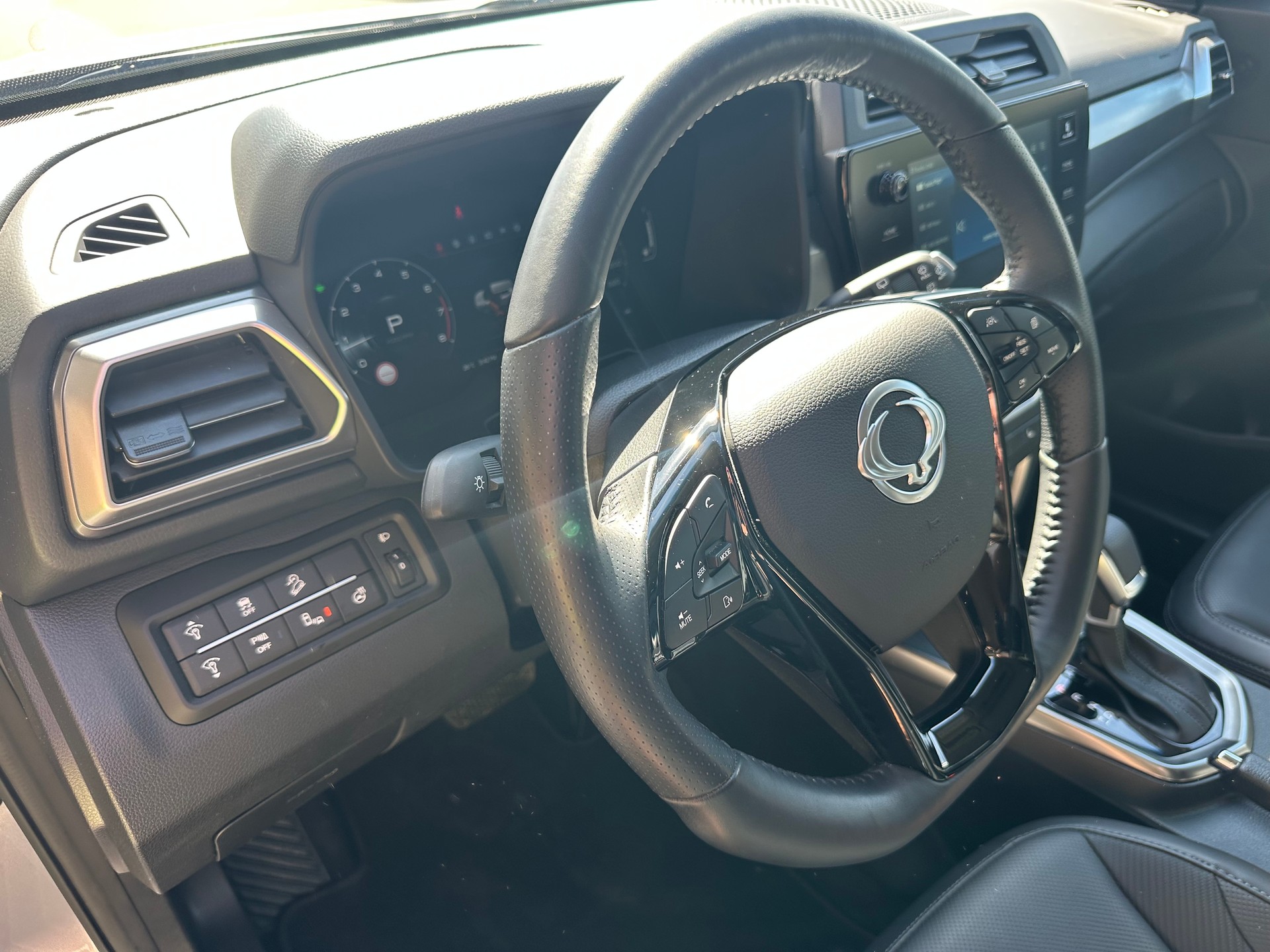 KGM-SsangYong Tivoli 1.5 T GDI Titanium 4WD Automat-image-6