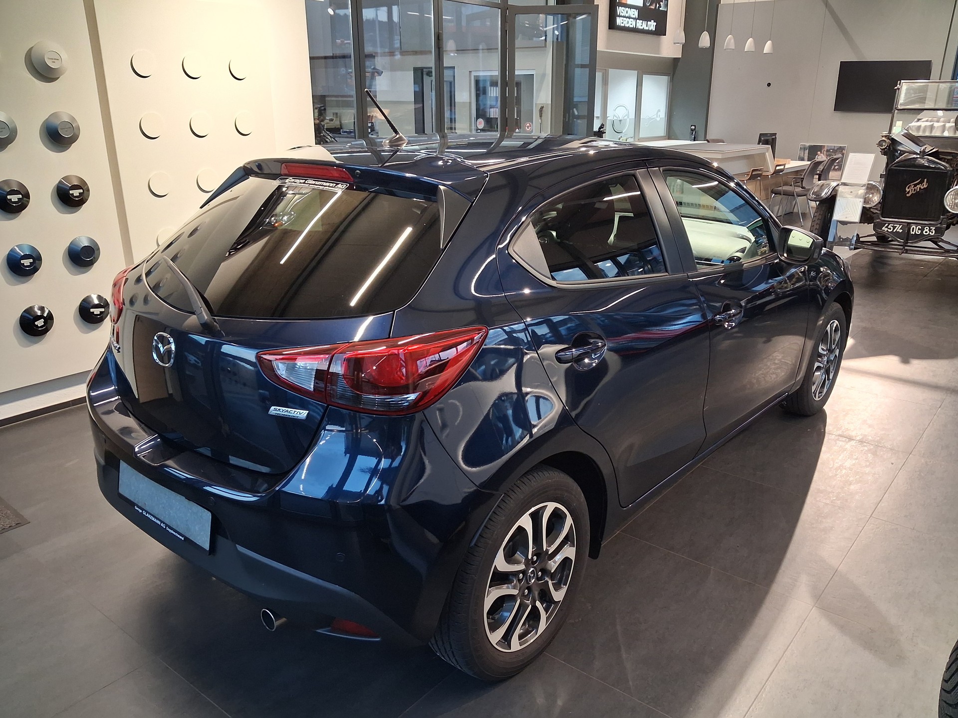 MAZDA 2 1.5i 16V Skyactiv-G Revolution Drive-image-2