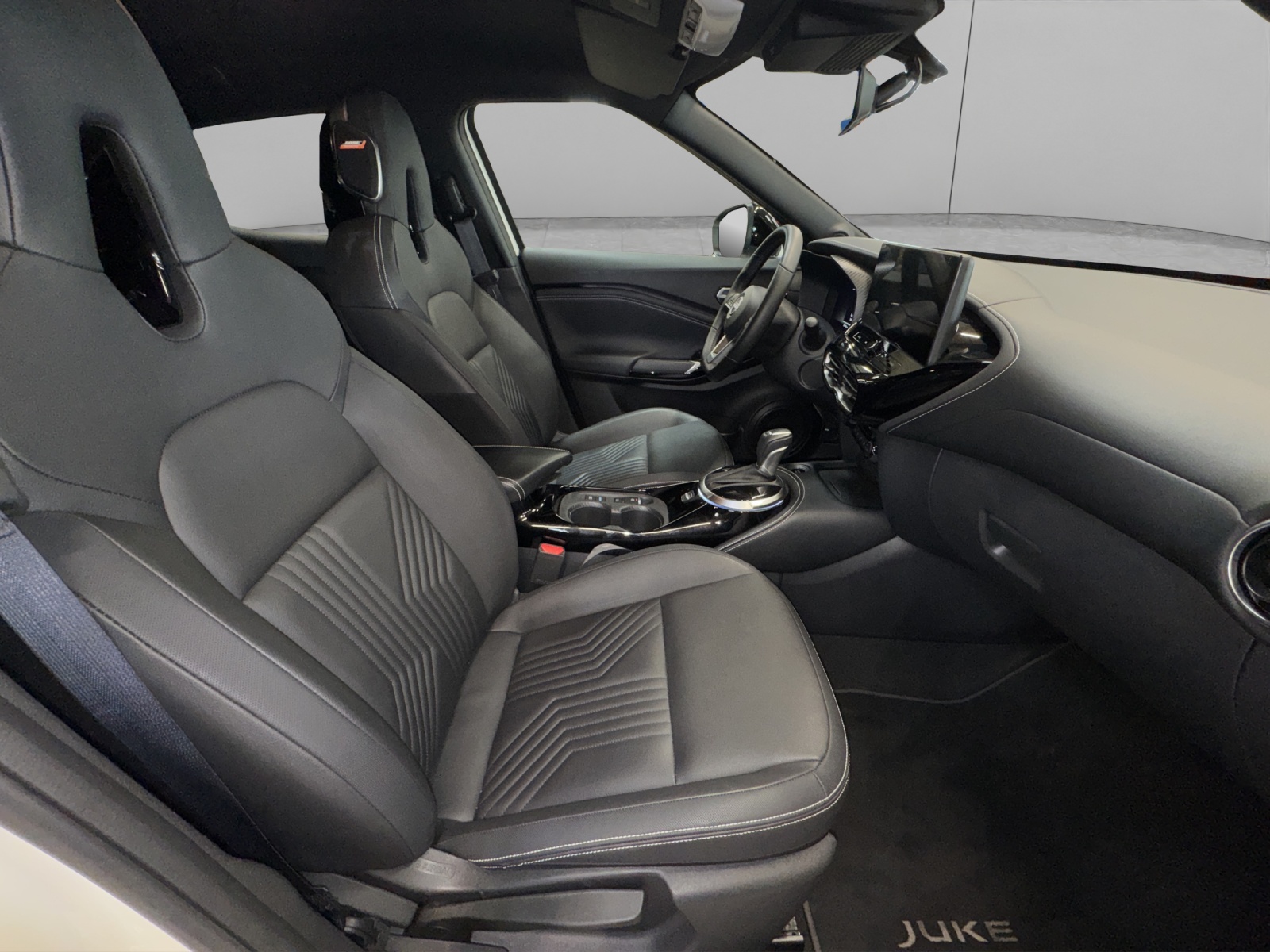NISSAN Juke 1.6 Hybrid Tekna-image-12