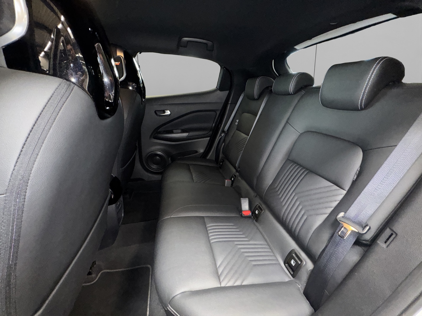 NISSAN Juke 1.6 Hybrid Tekna-image-13