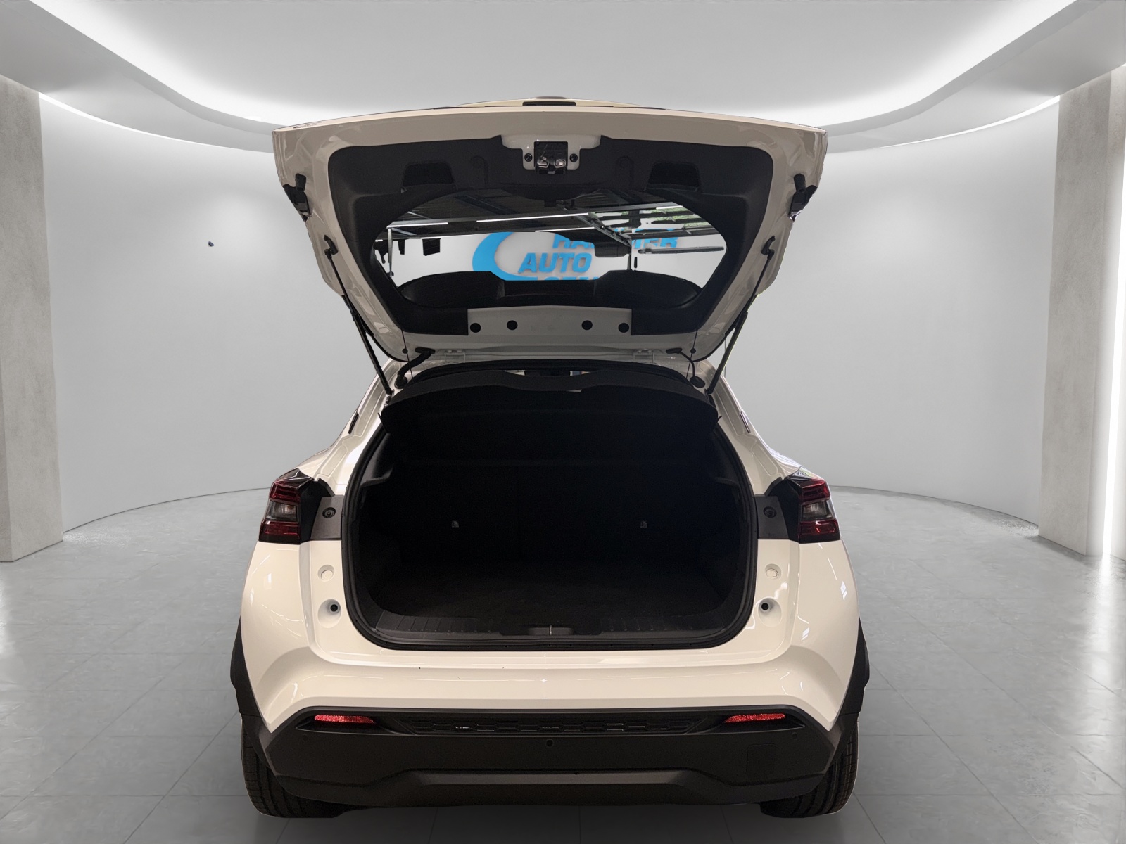NISSAN Juke 1.6 Hybrid Tekna-image-5