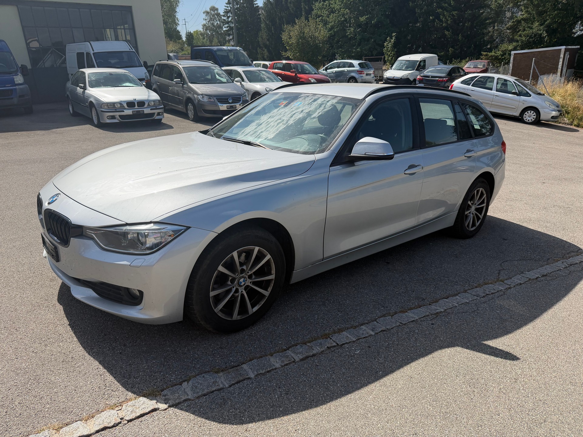 BMW 318d xDrive Touring-image-1