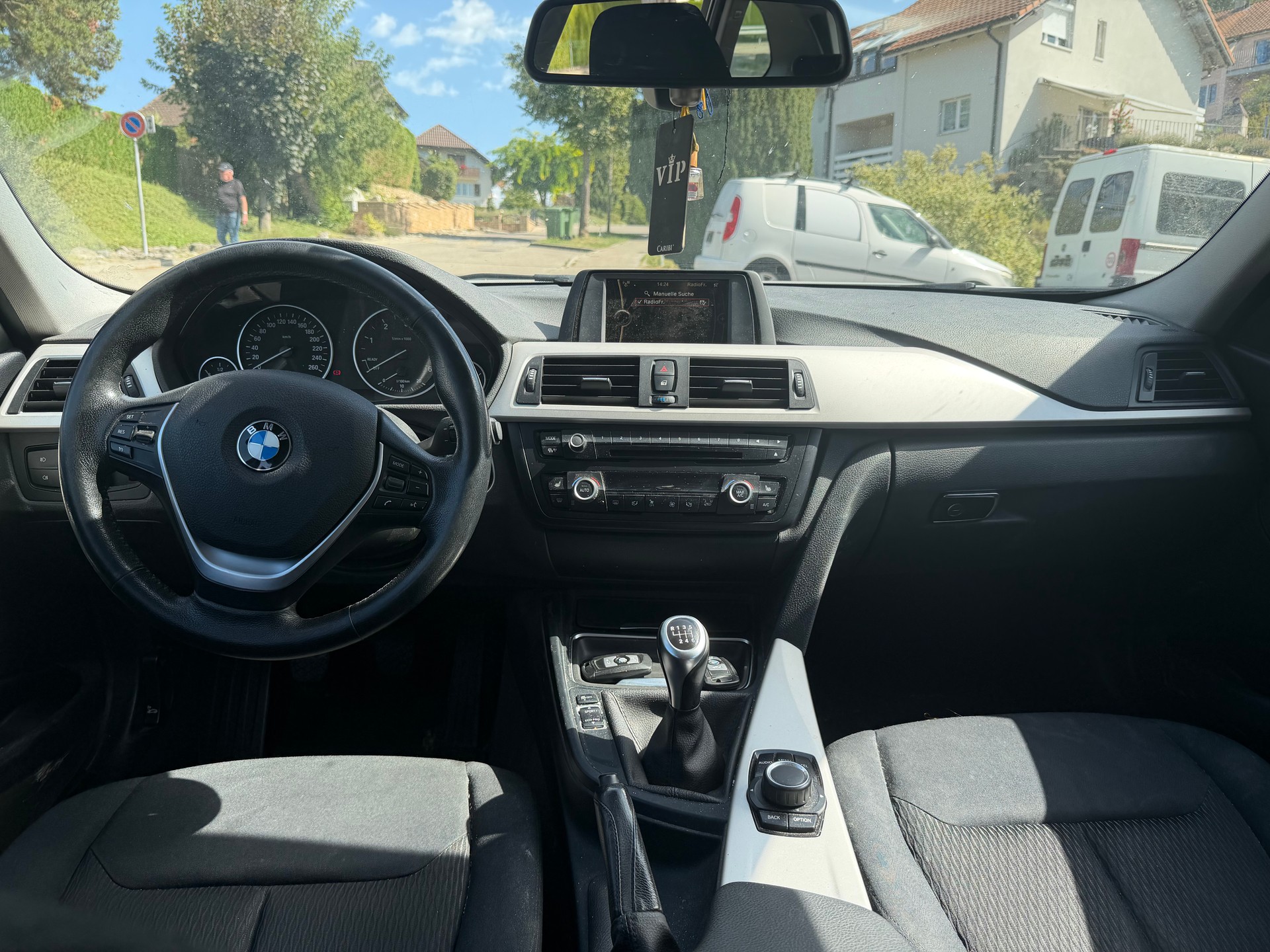 BMW 318d xDrive Touring-image-4