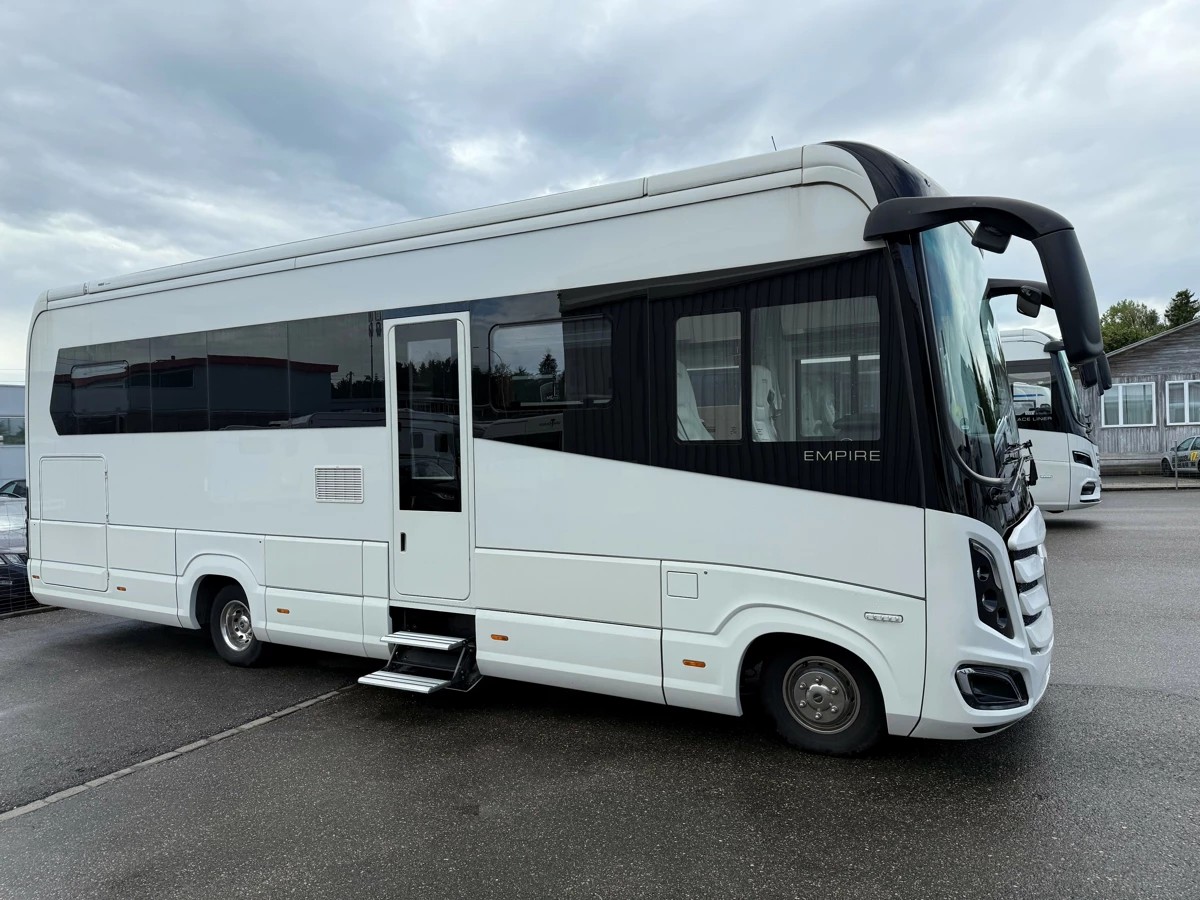 MORELO Empire auf Iveco Daily 7.5T-image-0
