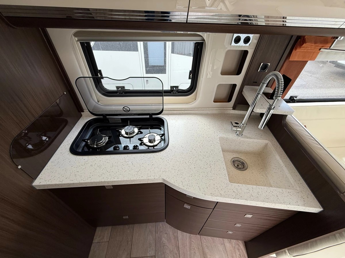 MORELO Empire auf Iveco Daily 7.5T-image-3