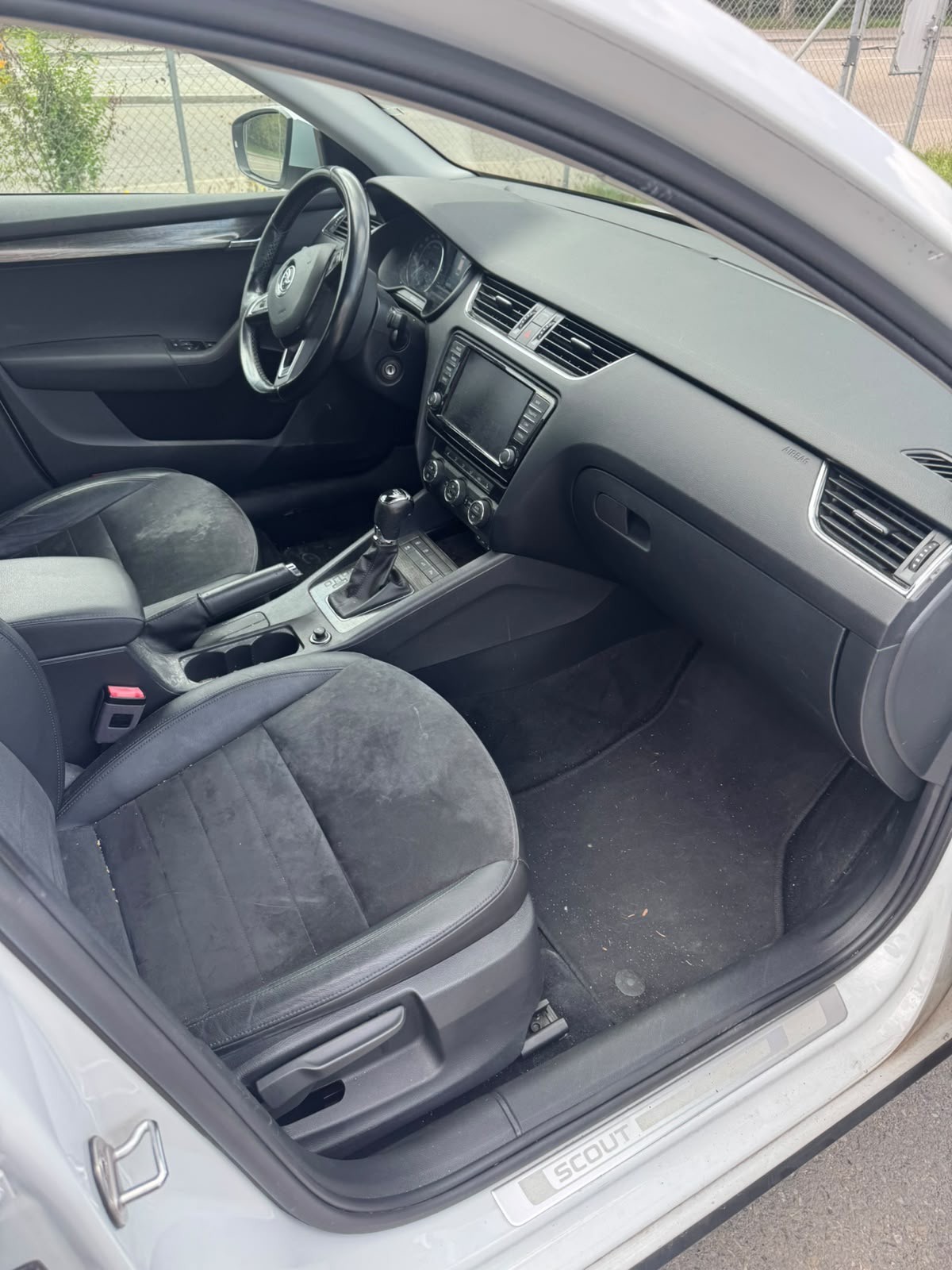 SKODA Octavia Combi 2.0 TDI Scout 4x4 DSG-image-12