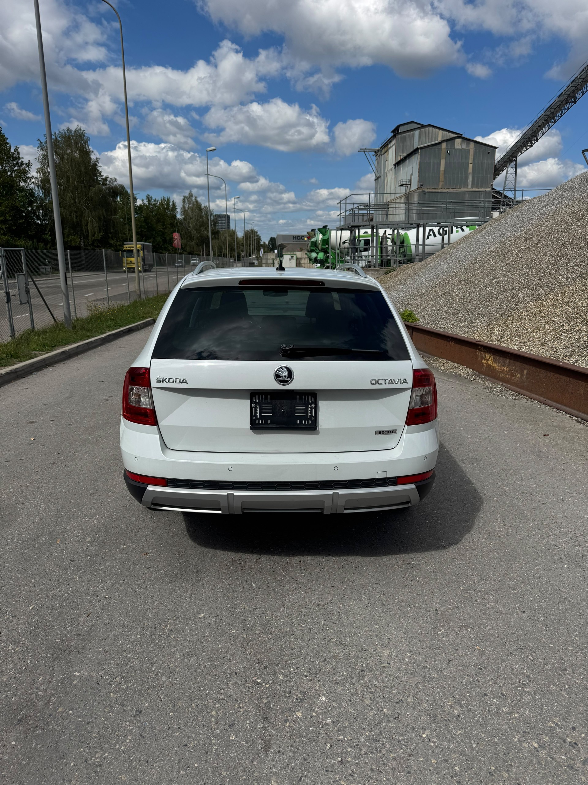 SKODA Octavia Combi 2.0 TDI Scout 4x4 DSG-image-5