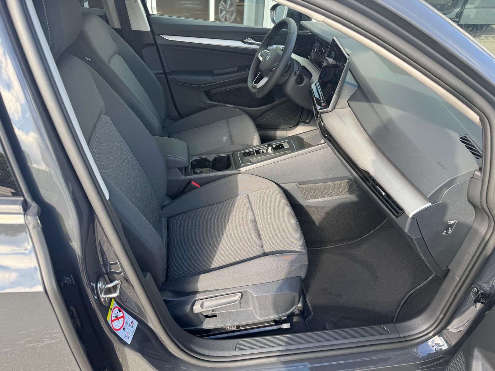 VW Golf 1.5 e TSI mHEV Basis DSG-image-2