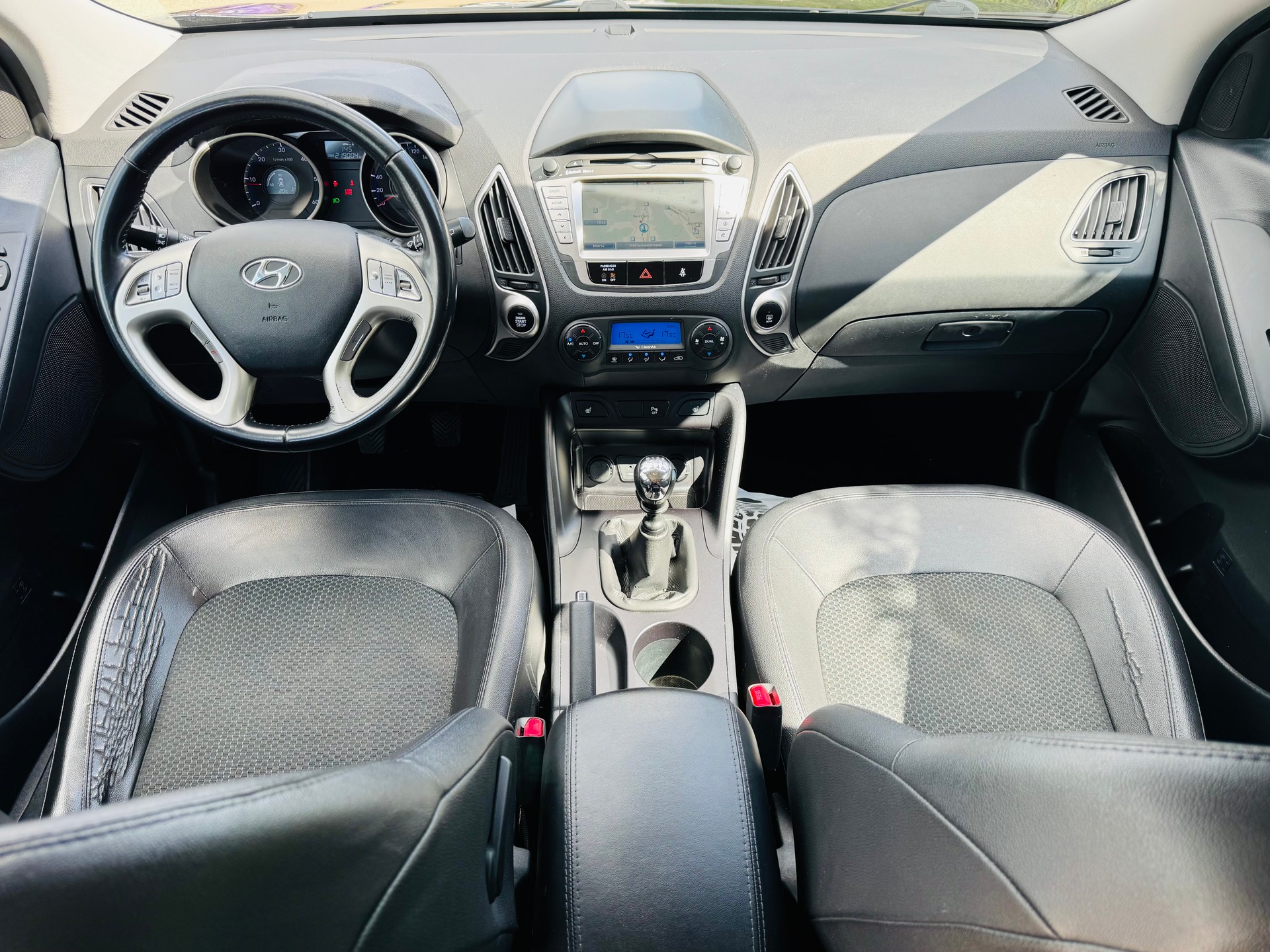 HYUNDAI iX 35 2.0 CRDi Style 4WD-image-8
