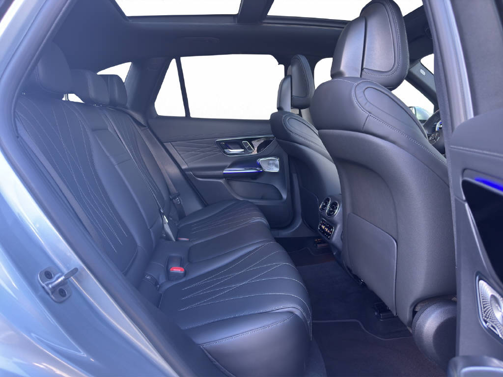 MERCEDES-BENZ GLC 220 d AMG Line 4Matic-image-12