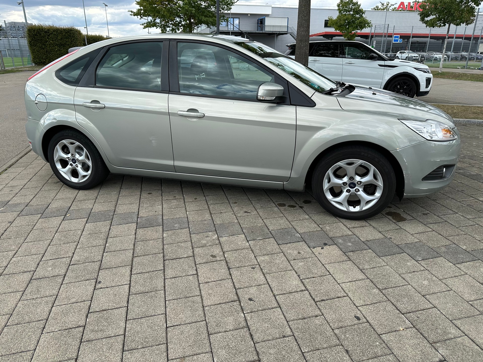 FORD Focus 2.0i Carving Automatic-image-3