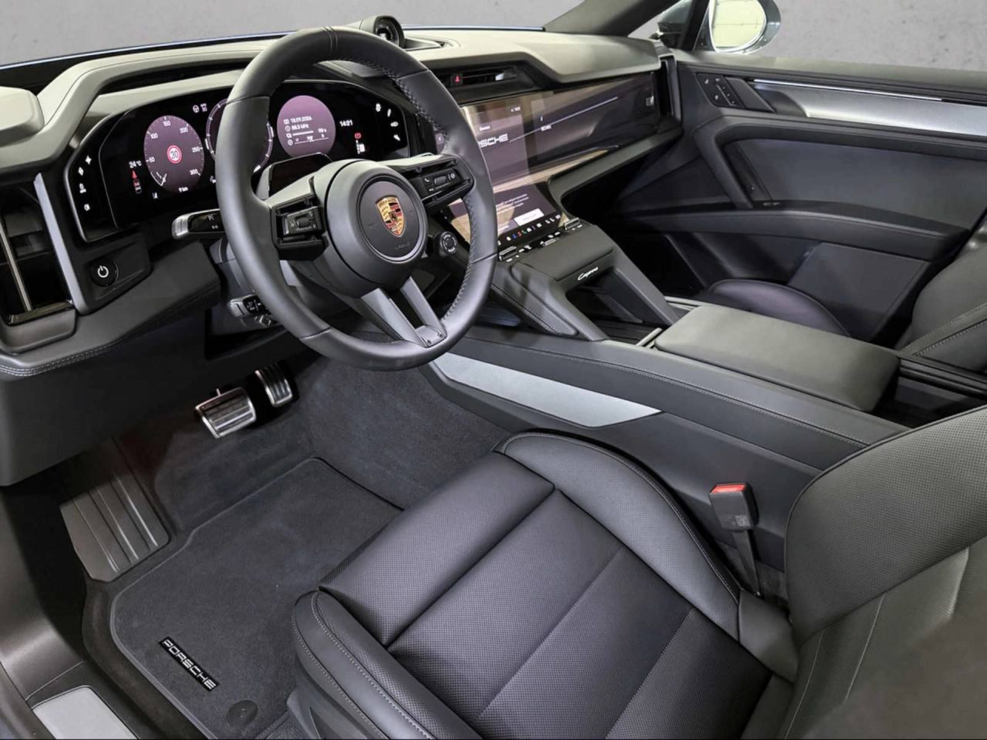 PORSCHE Cayenne S Coupé Electric-showroom-element-3