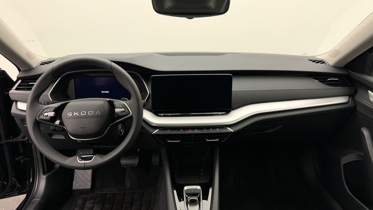 SKODA Octavia Combi 1.5 TSI mHEV DSG Selection-image-5