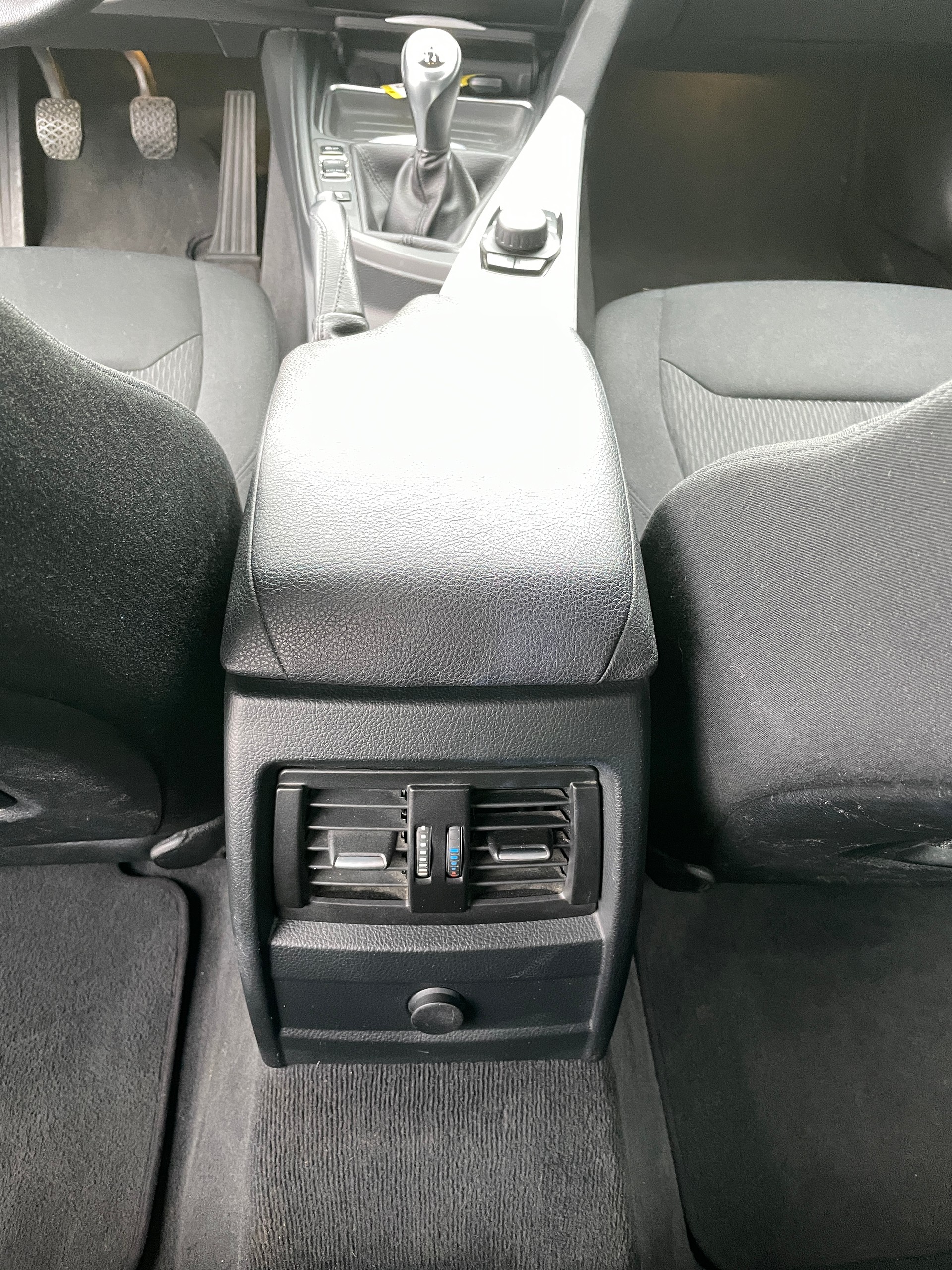 BMW 320d Touring-image-25