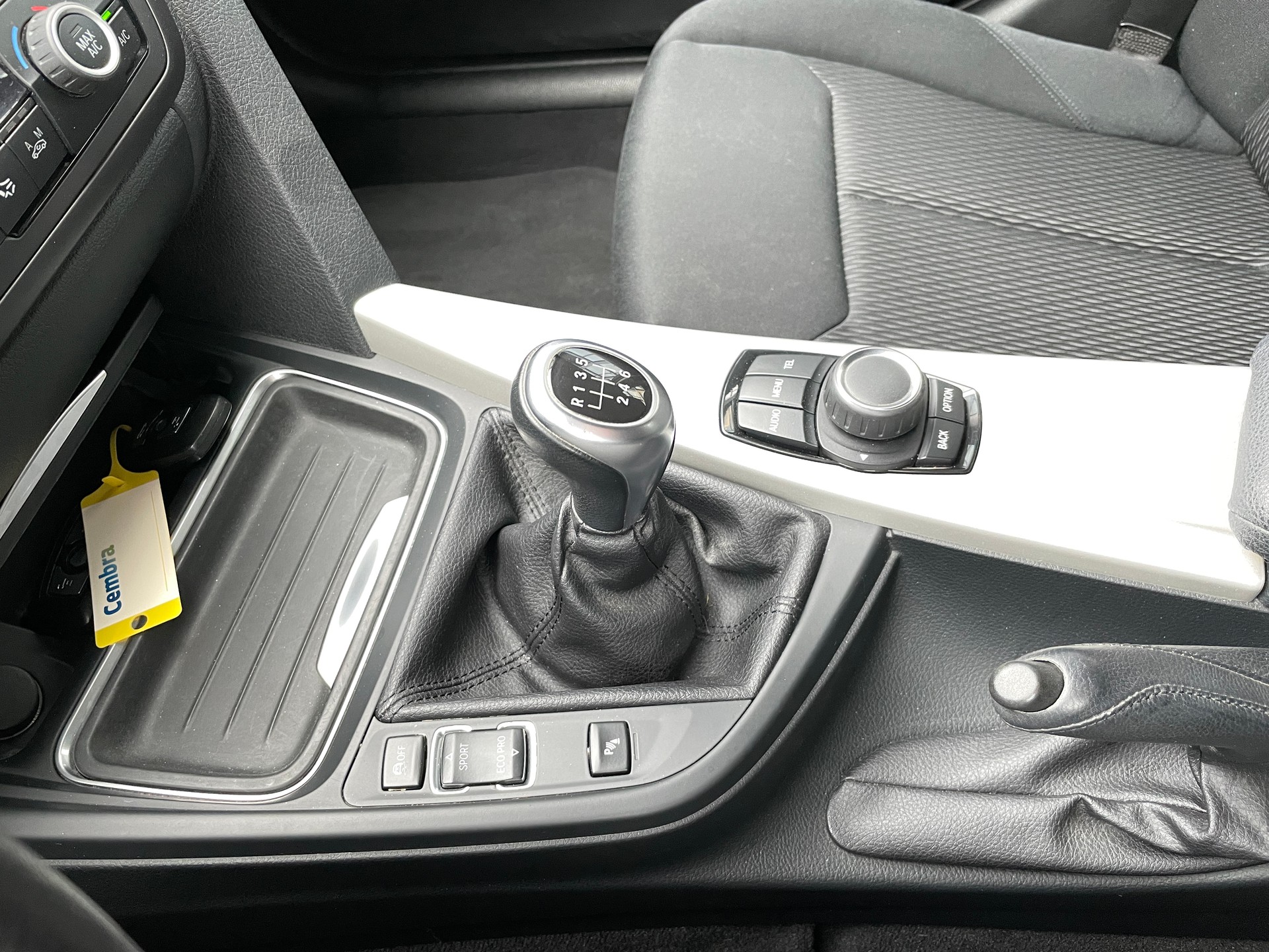 BMW 320d Touring-image-17