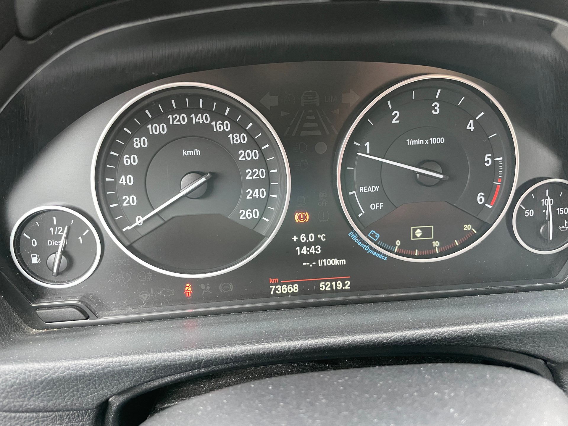 BMW 320d Touring-image-15