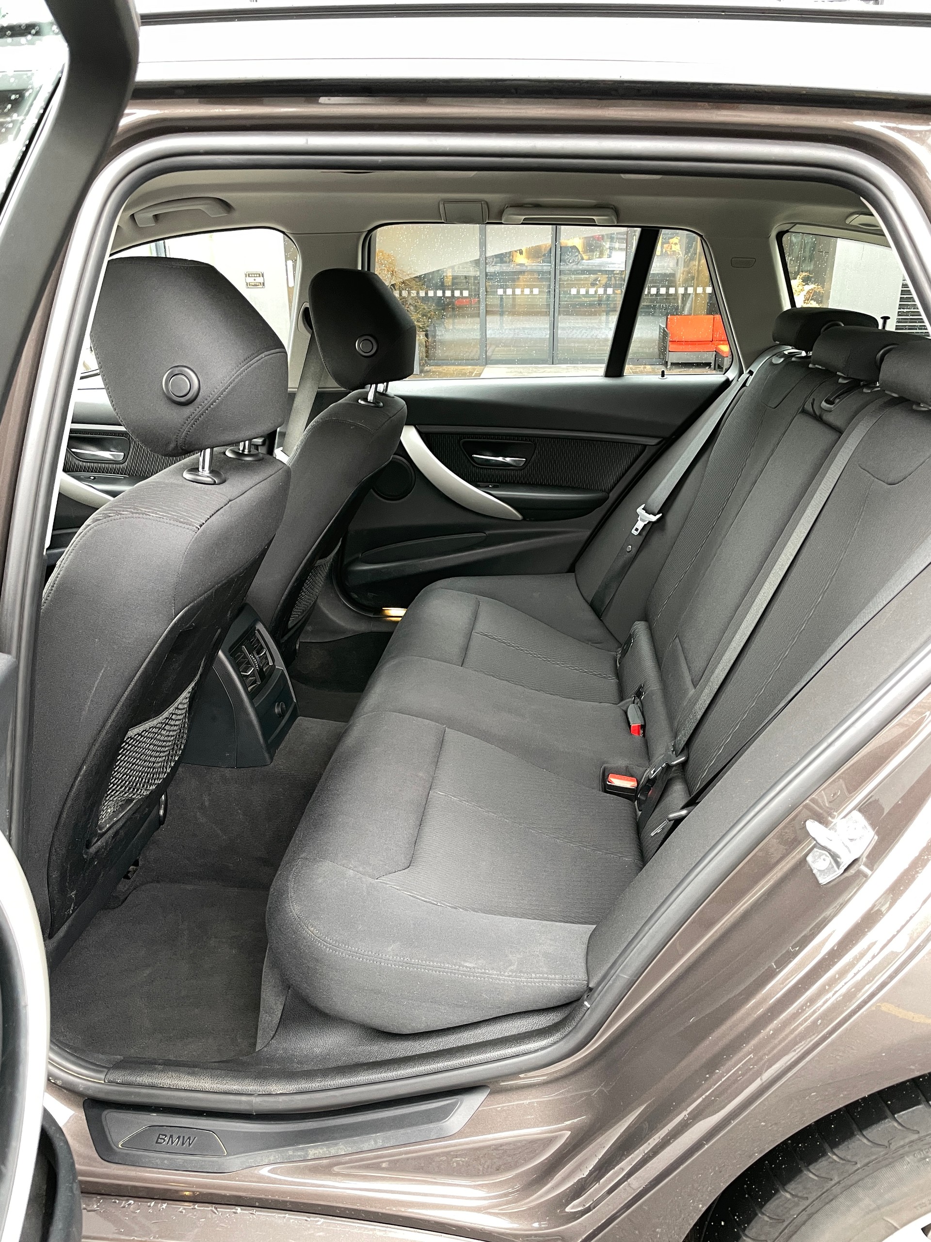 BMW 320d Touring-image-24