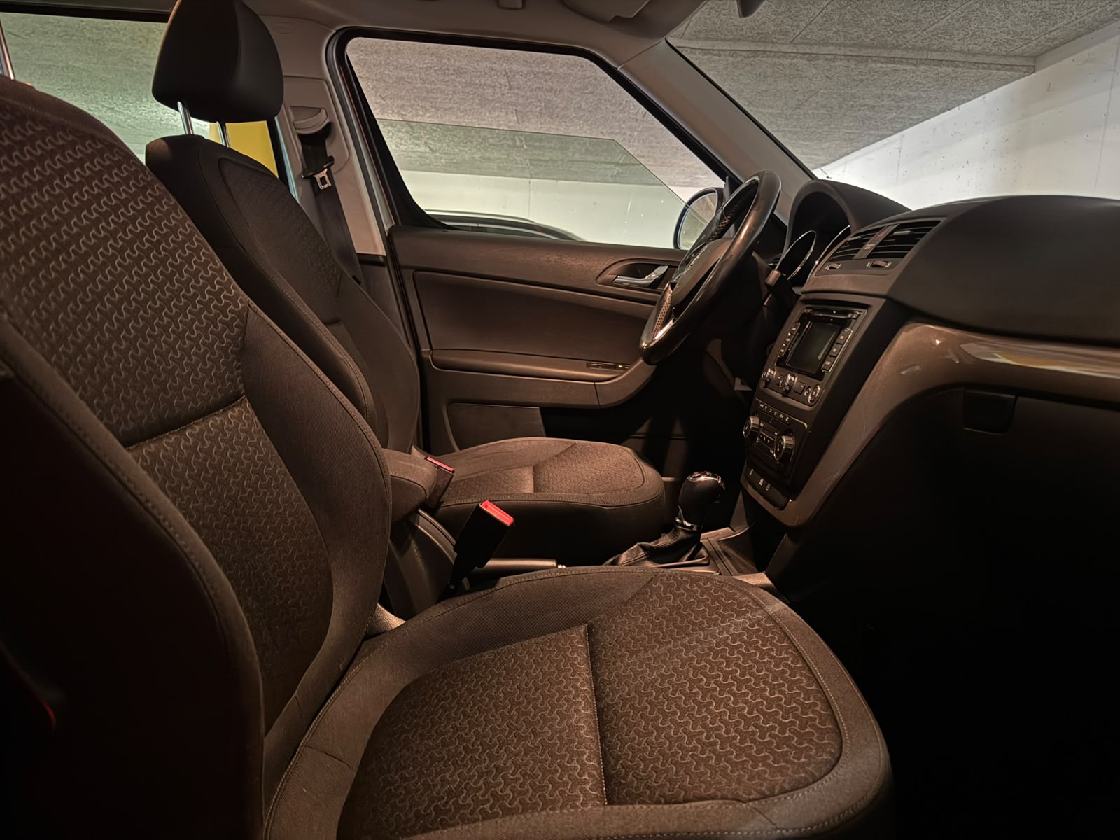 SKODA Yeti 2.0 TDI Elegance Outdoor 4x4 DSG-image-12