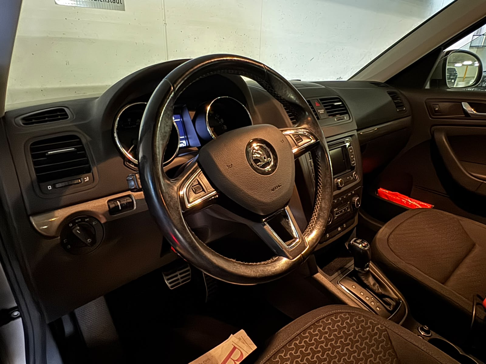 SKODA Yeti 2.0 TDI Elegance Outdoor 4x4 DSG-image-16