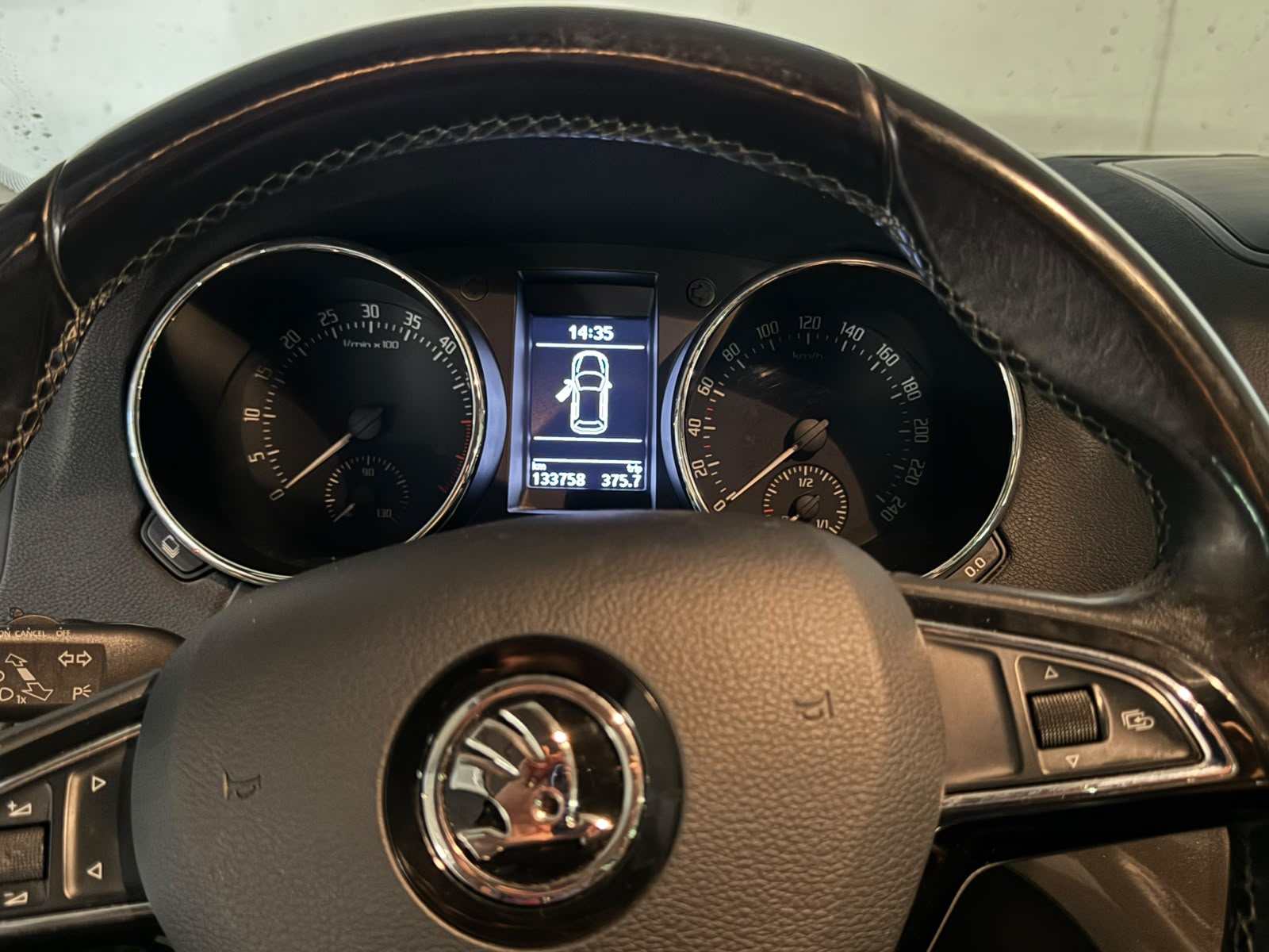 SKODA Yeti 2.0 TDI Elegance Outdoor 4x4 DSG-image-18