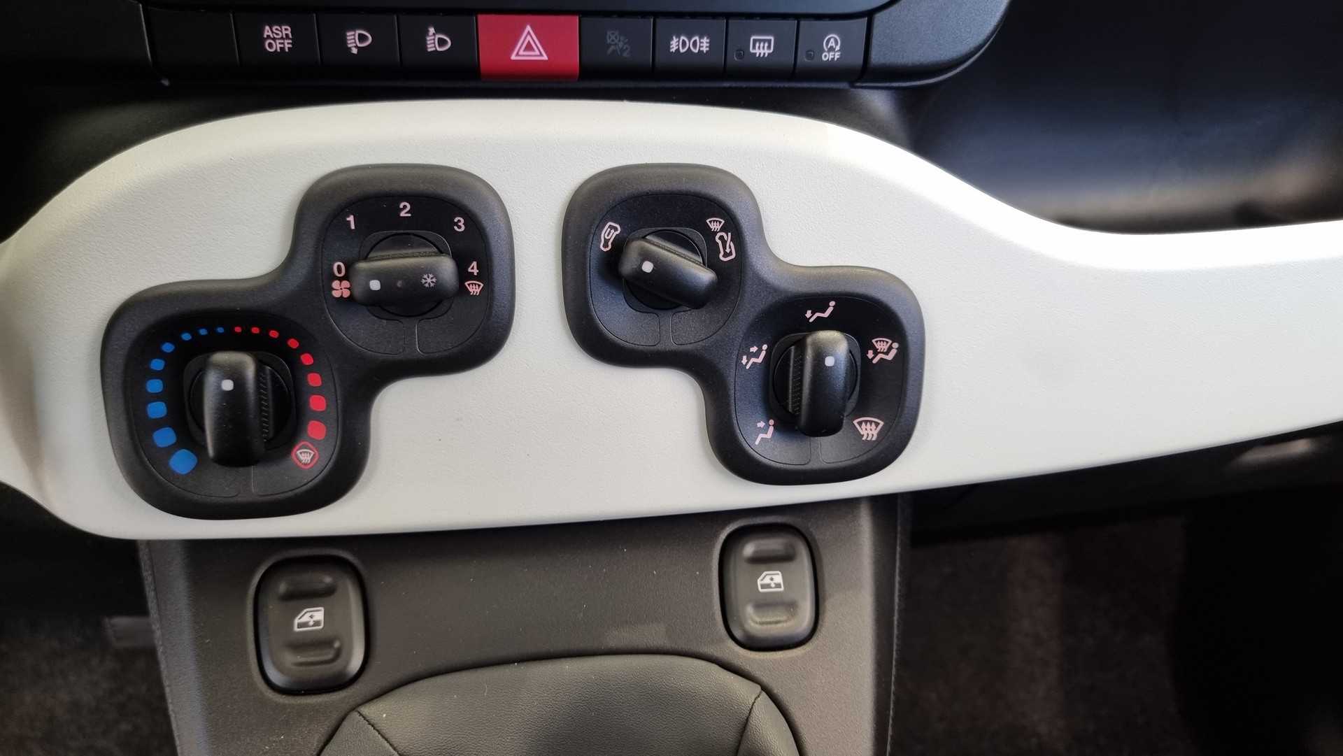 FIAT Pandina 1.0 Hybrid Cross-image-12