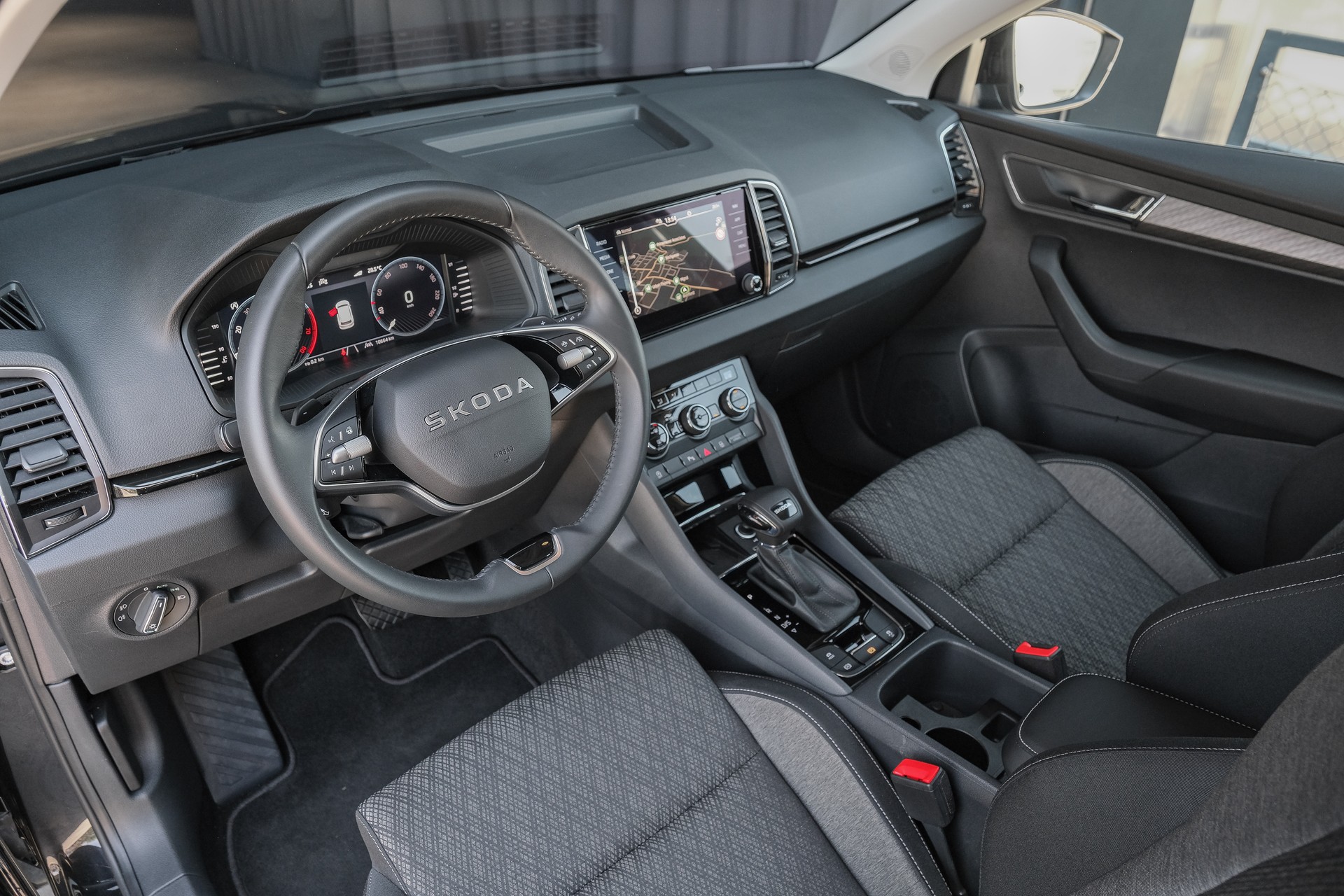 SKODA Karoq 1.5 TSI Top Selection DSG-image-12