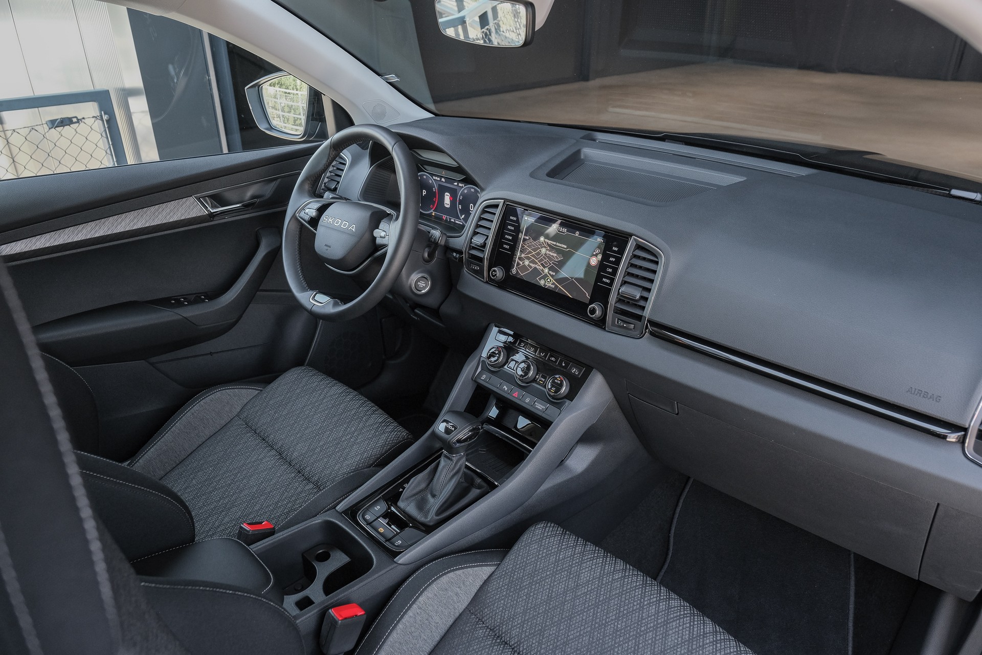 SKODA Karoq 1.5 TSI Top Selection DSG-image-13