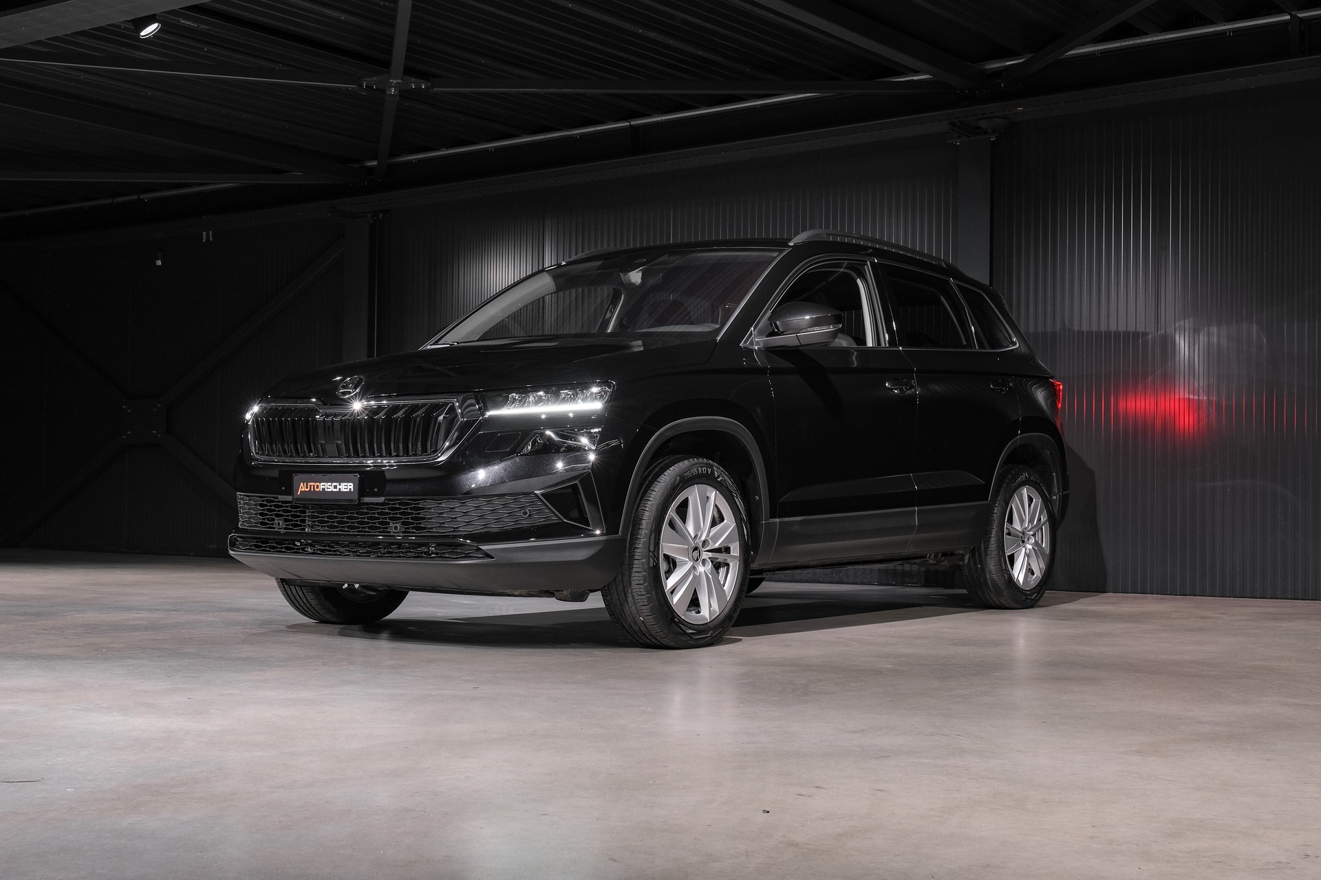 SKODA Karoq 1.5 TSI Top Selection DSG-showroom-element-3