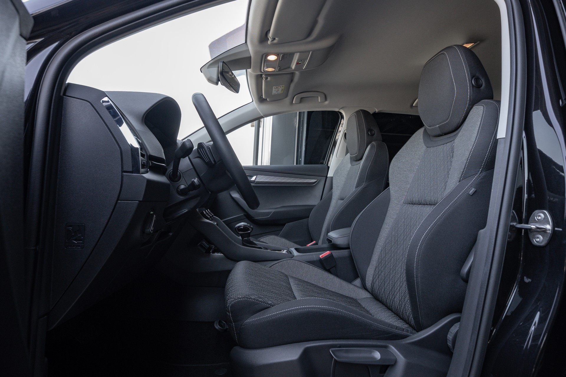 SKODA Karoq 1.5 TSI Top Selection DSG-image-9