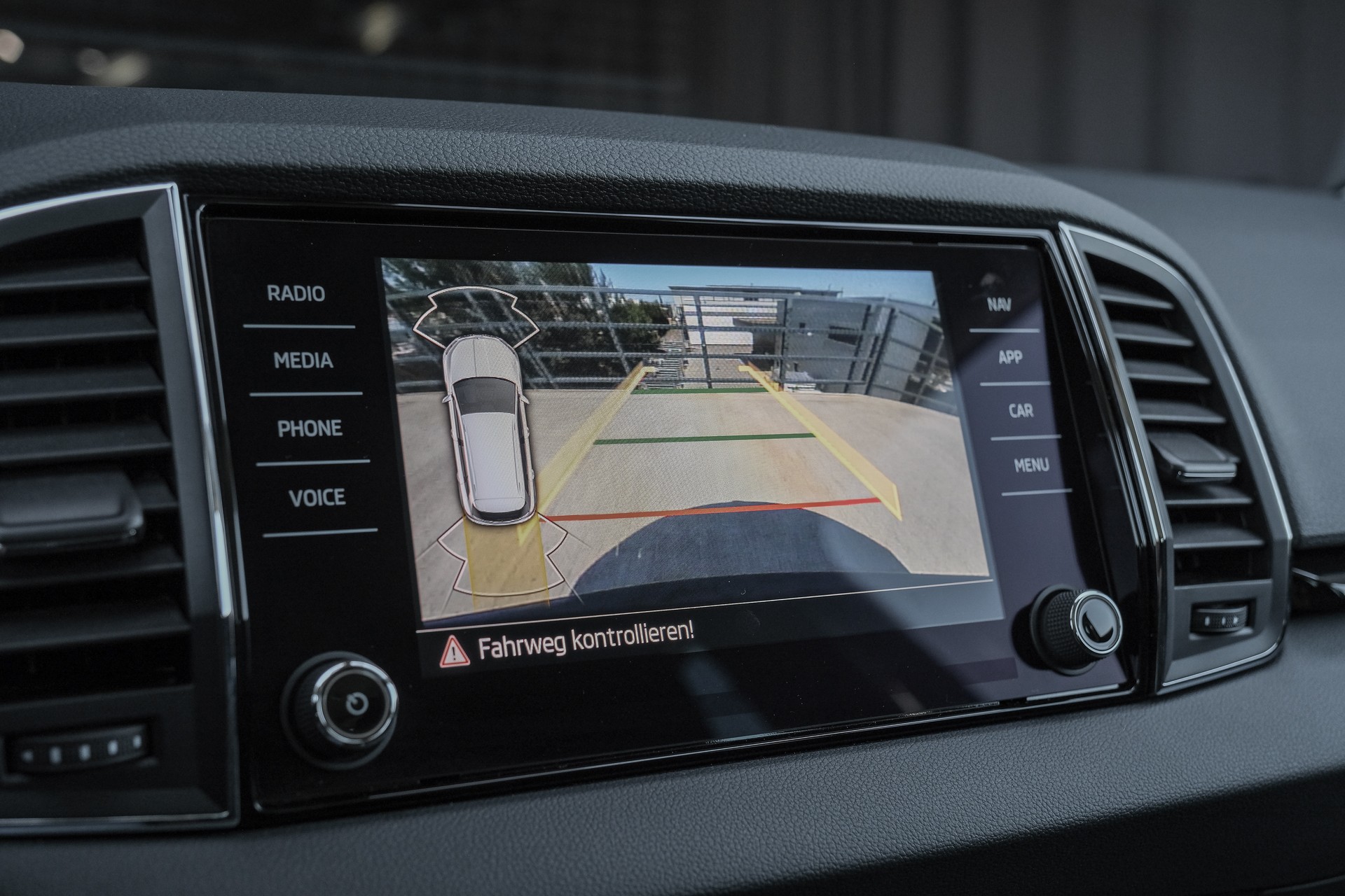 SKODA Karoq 1.5 TSI Top Selection DSG-image-18