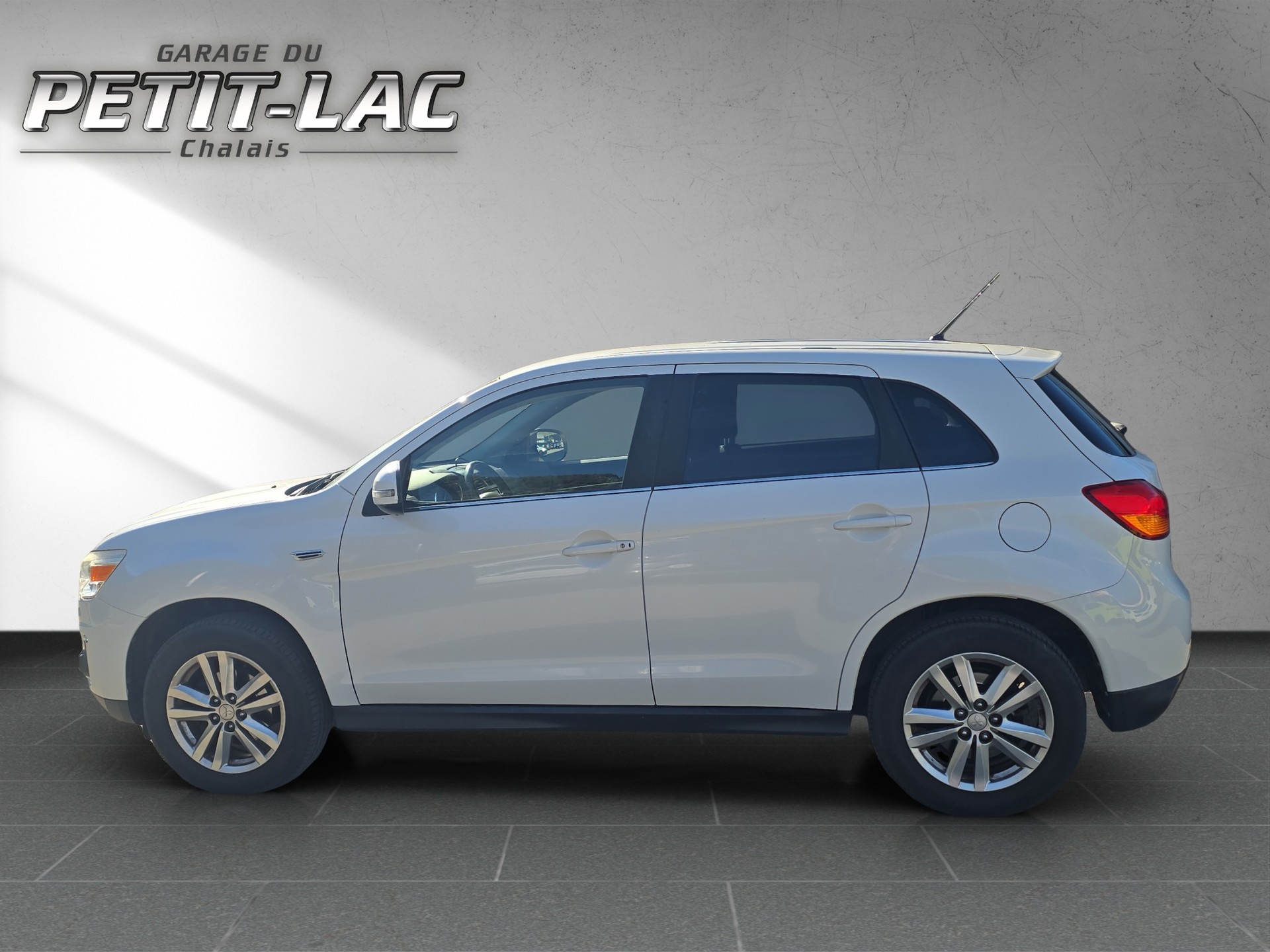 MITSUBISHI ASX 2.2 DID Intense 4WD Automatic-image-2