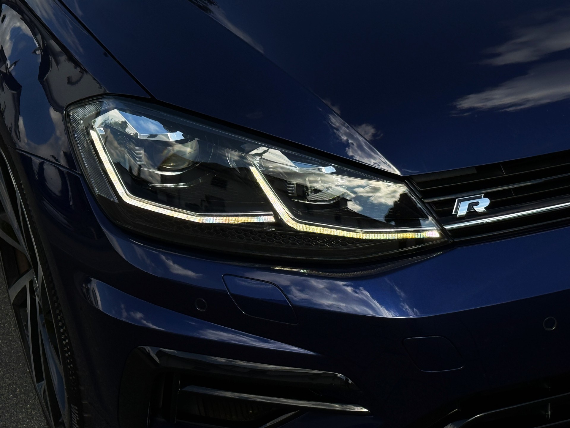 VW Golf 2.0 TSI R 4Motion DSG / Frisch ab MFK / Digital Display-image-5
