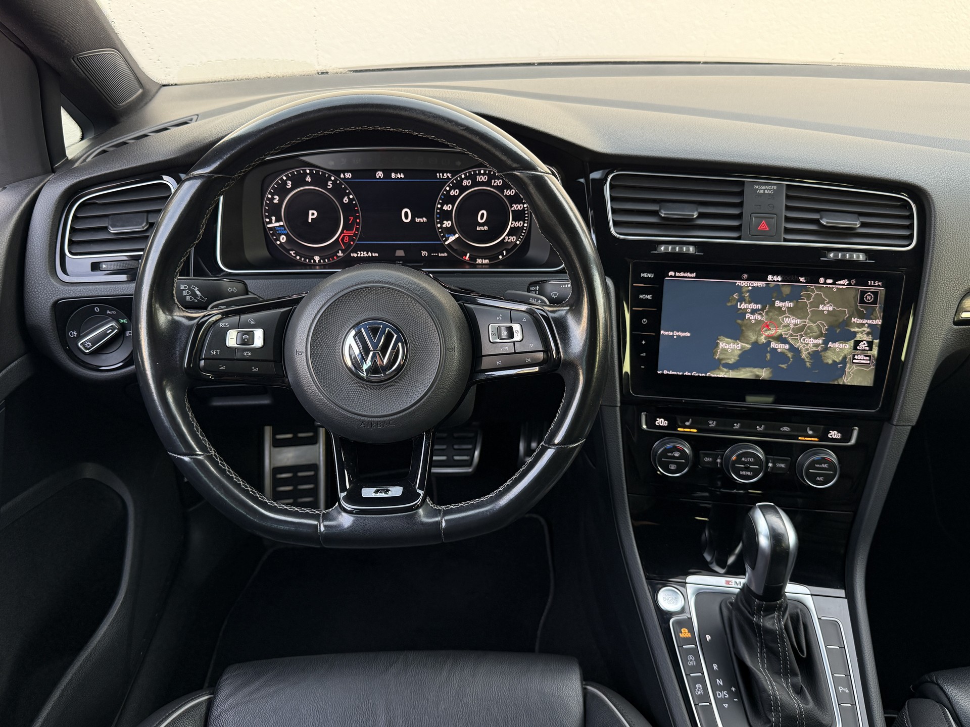 VW Golf 2.0 TSI R 4Motion DSG / Frisch ab MFK / Digital Display-image-25