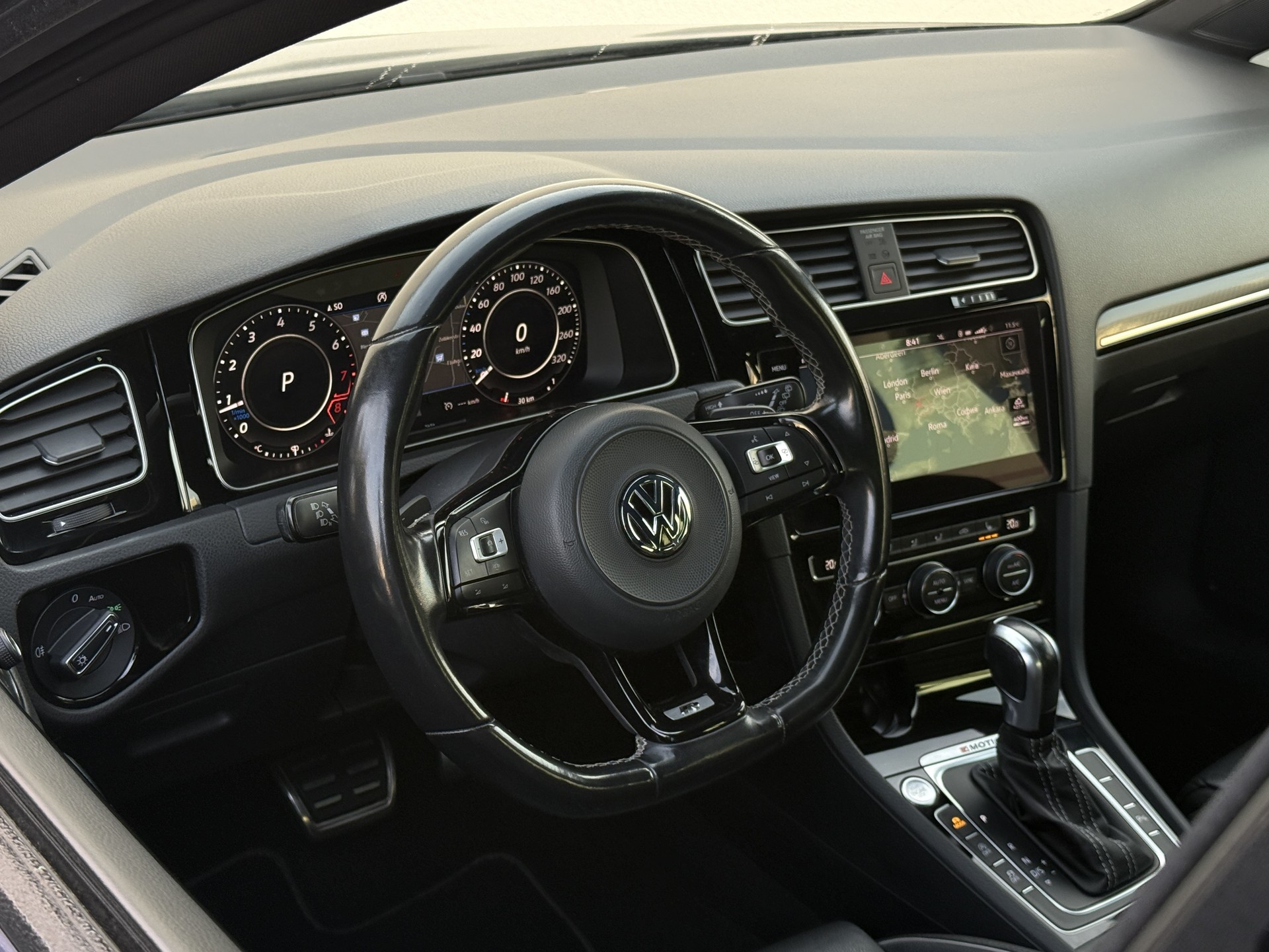 VW Golf 2.0 TSI R 4Motion DSG / Frisch ab MFK / Digital Display-image-17