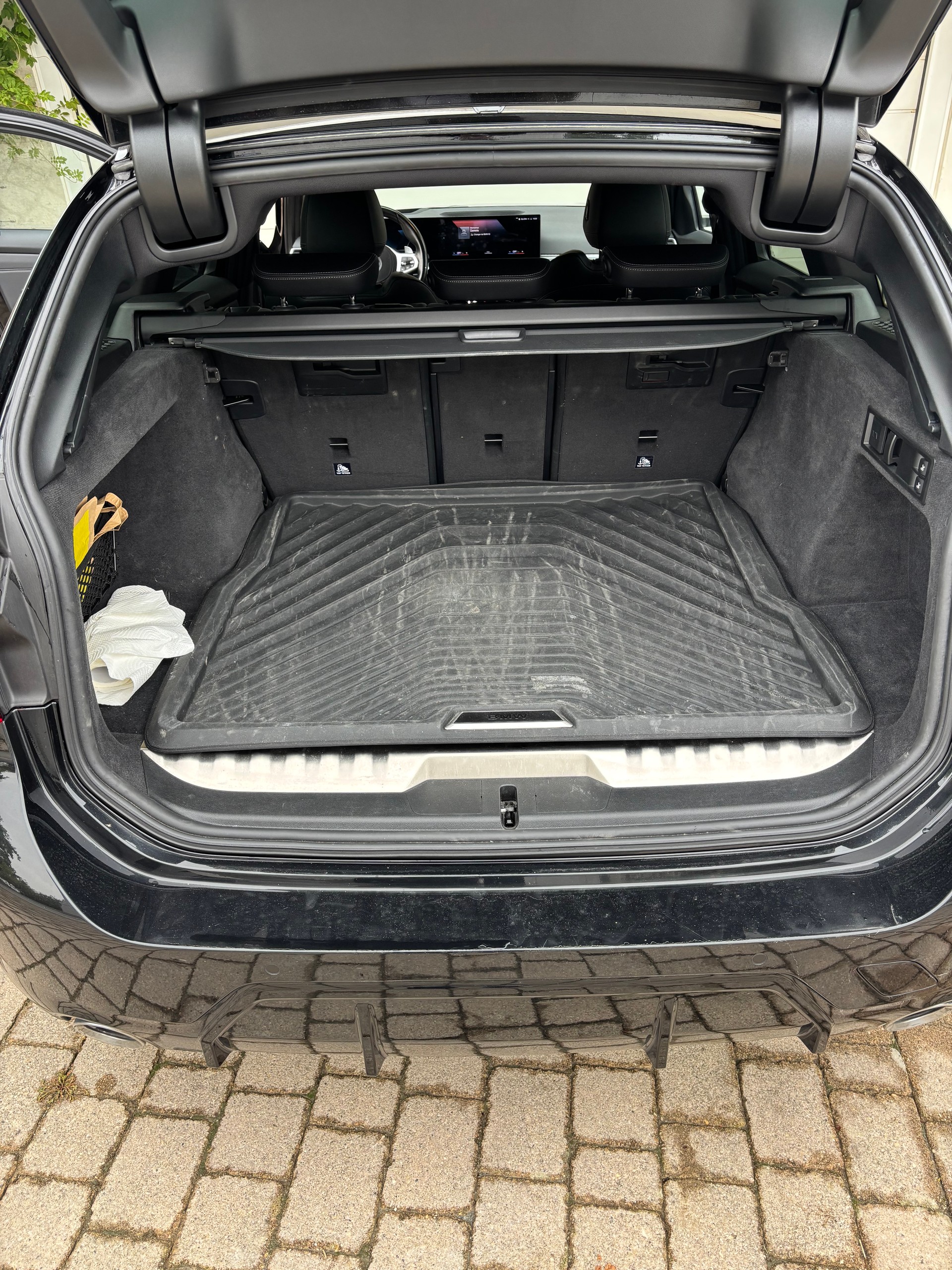BMW 330e xDrive-image-4