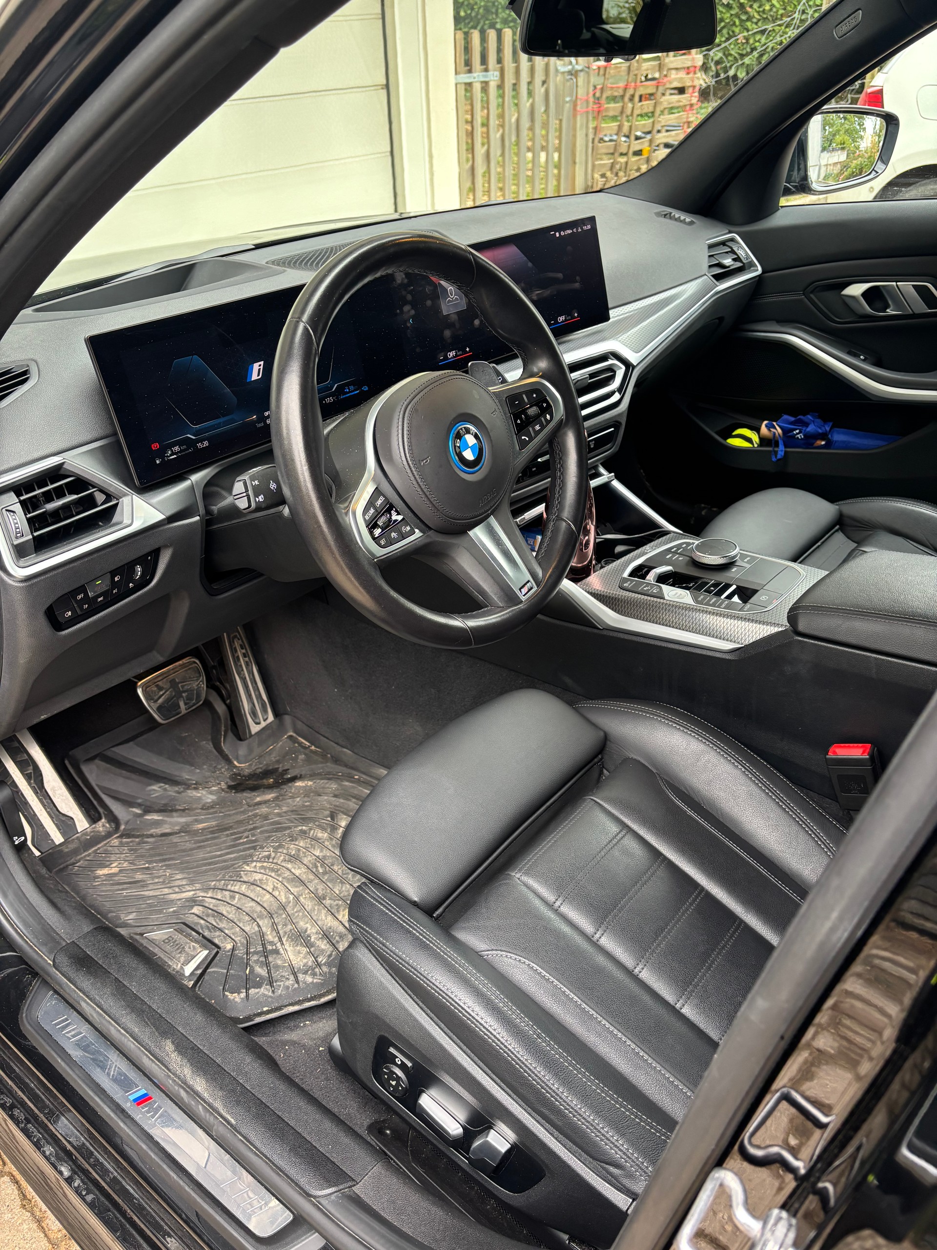 BMW 330e xDrive-image-3
