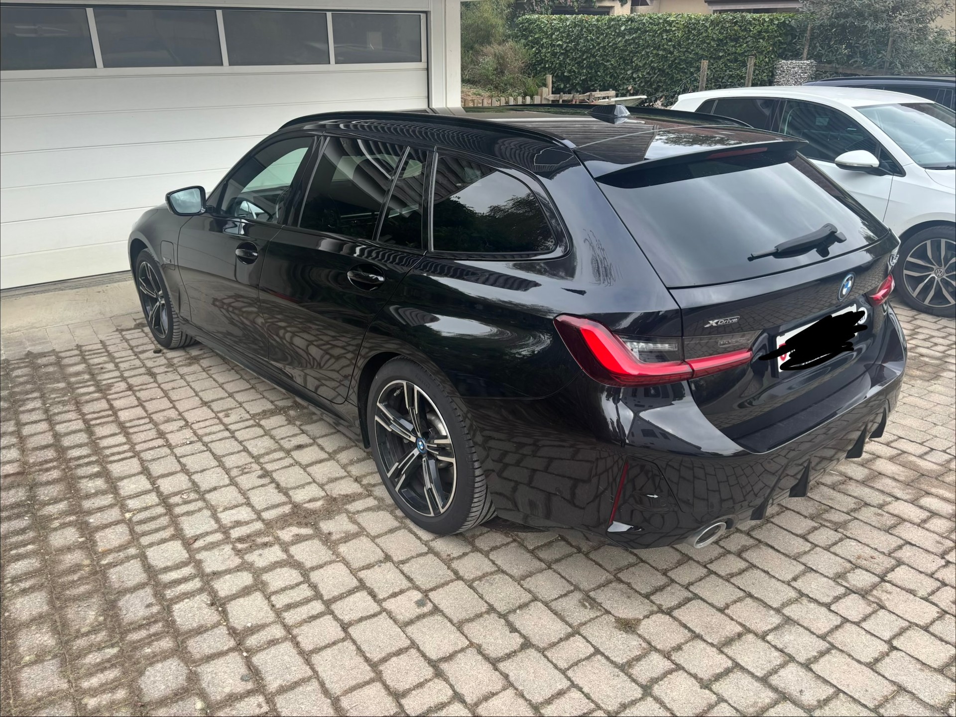 BMW 330e xDrive-image-1