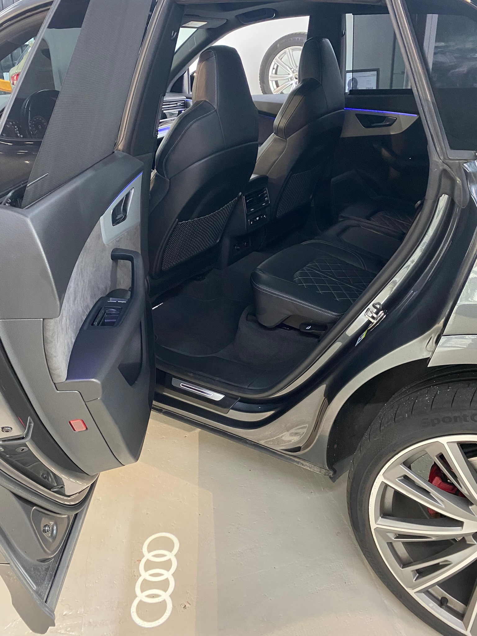 AUDI Q8 60 TFSI e quattro PHEV tiptronic-image-28